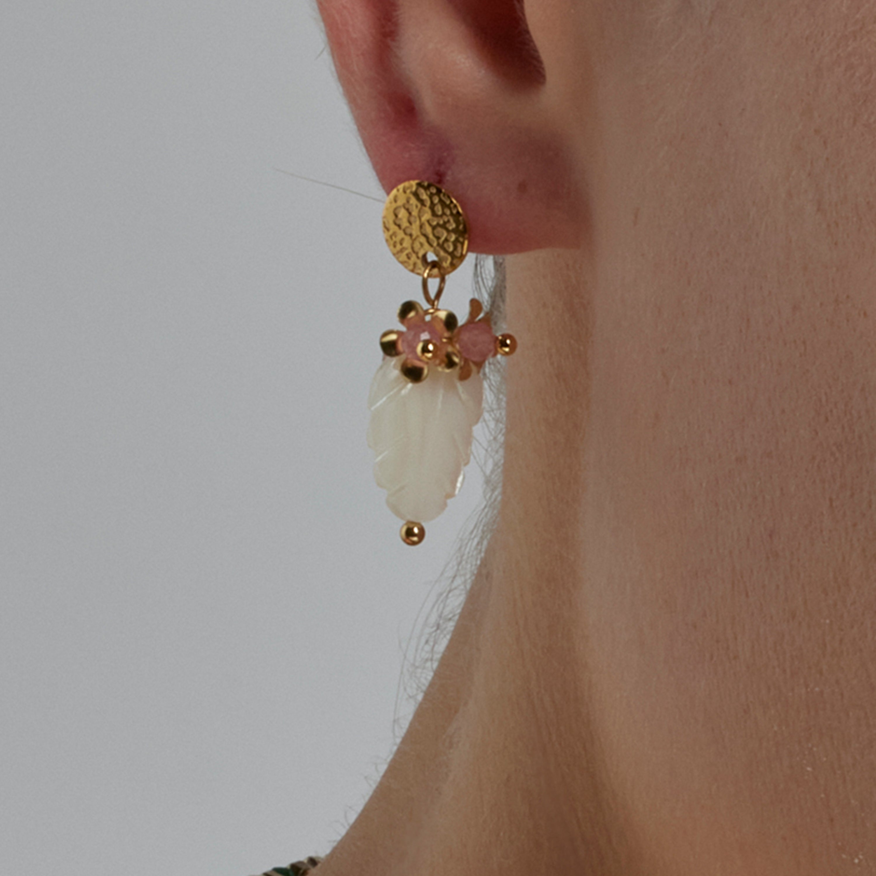 Boucles d'oreilles en nacre blanche finition or 18k - Gaudark