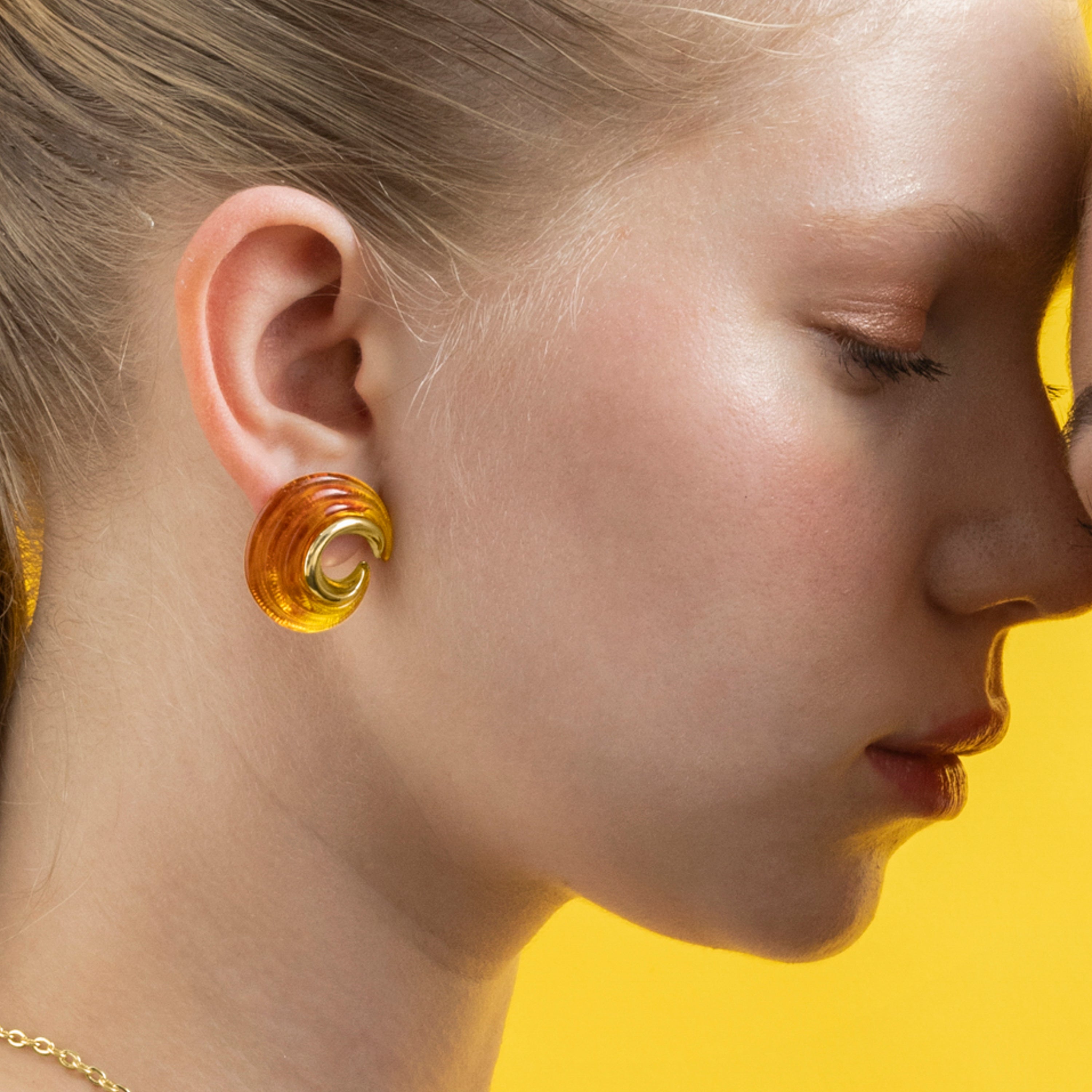 Boucles d'oreilles en résine ambre finition or 18k - Overnya