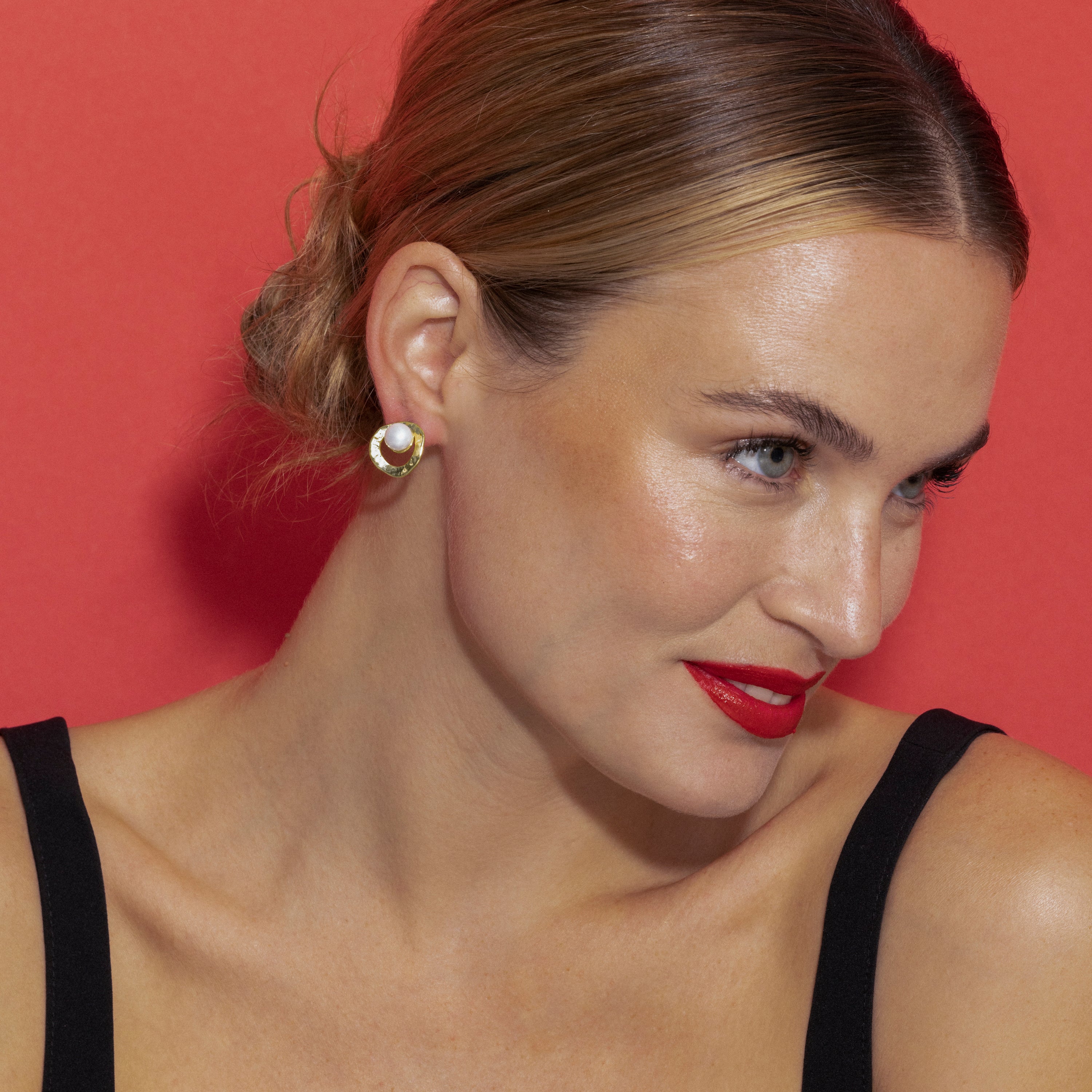 Boucles d'oreilles avec perle blanche finition or 18k - Ku