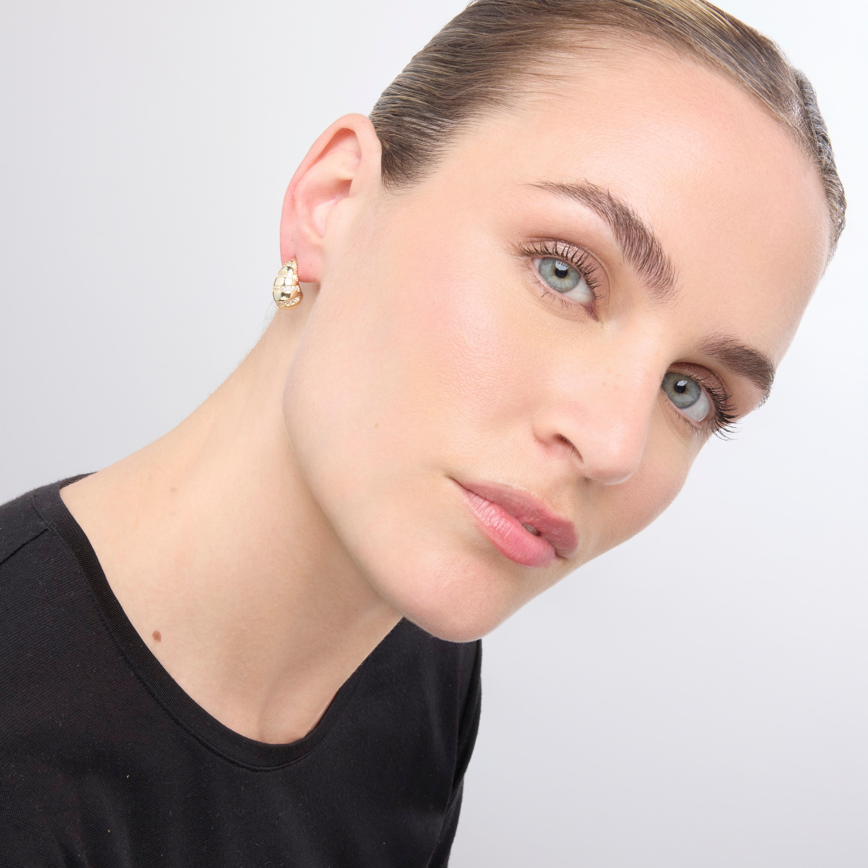 Boucles d'oreilles finition or jaune 18k et Zircon brillant - Thora