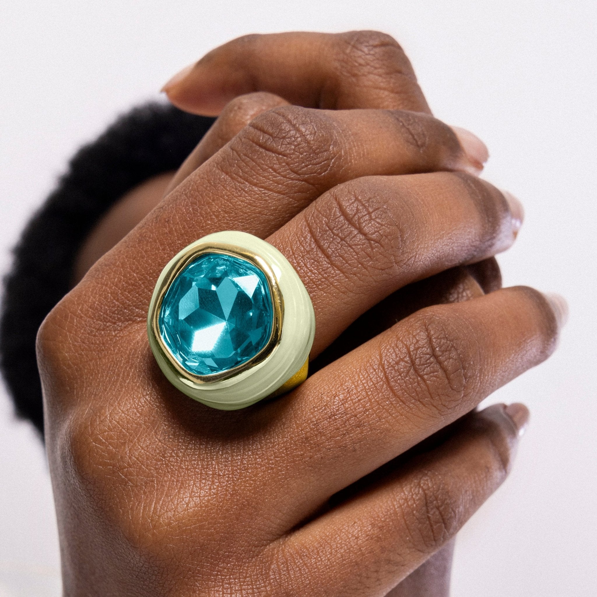 Anillo acabado en oro amarillo 18k - LUX BY LUX