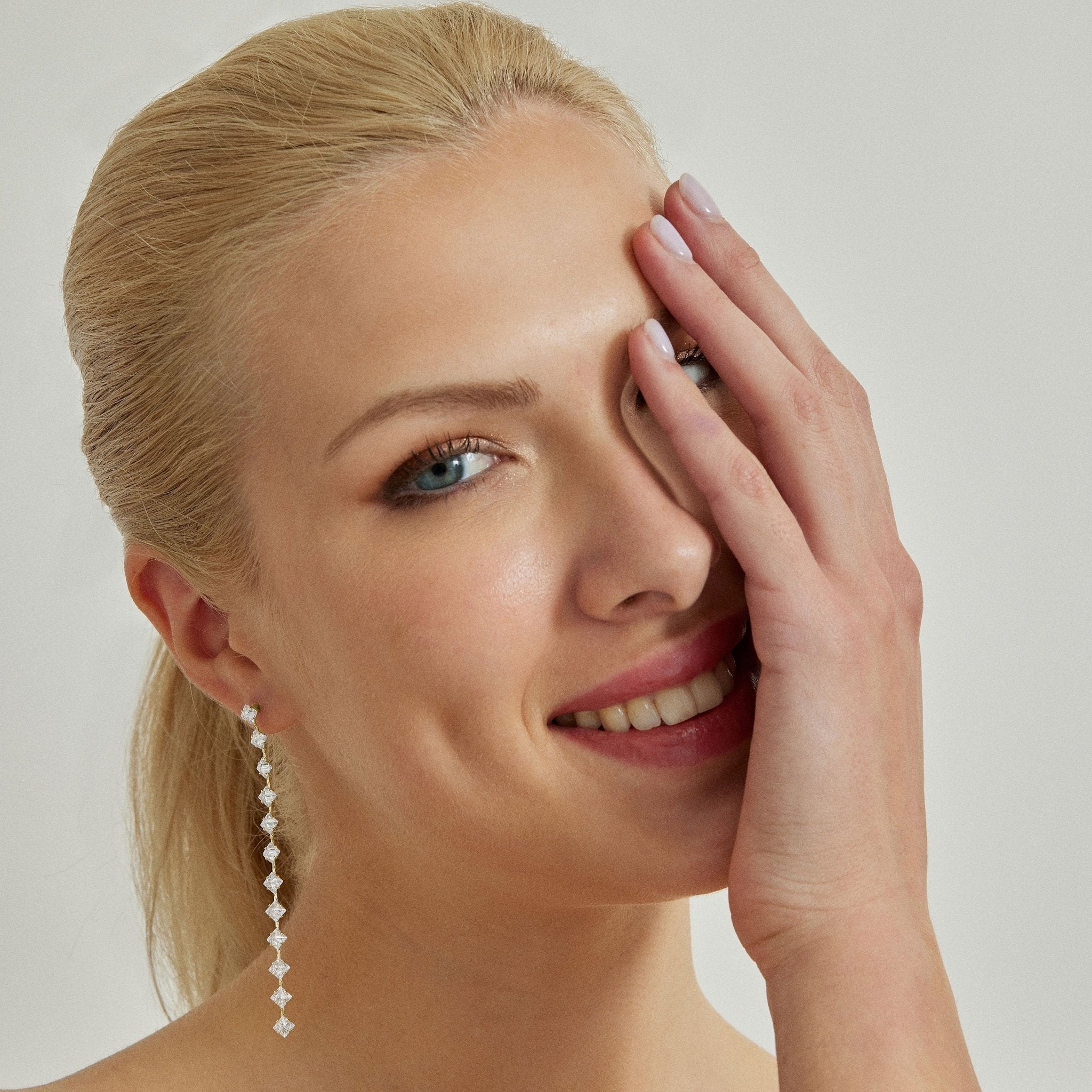 Pendientes acabado en Oro amarillo de 18 Kts - LUX BY LUX