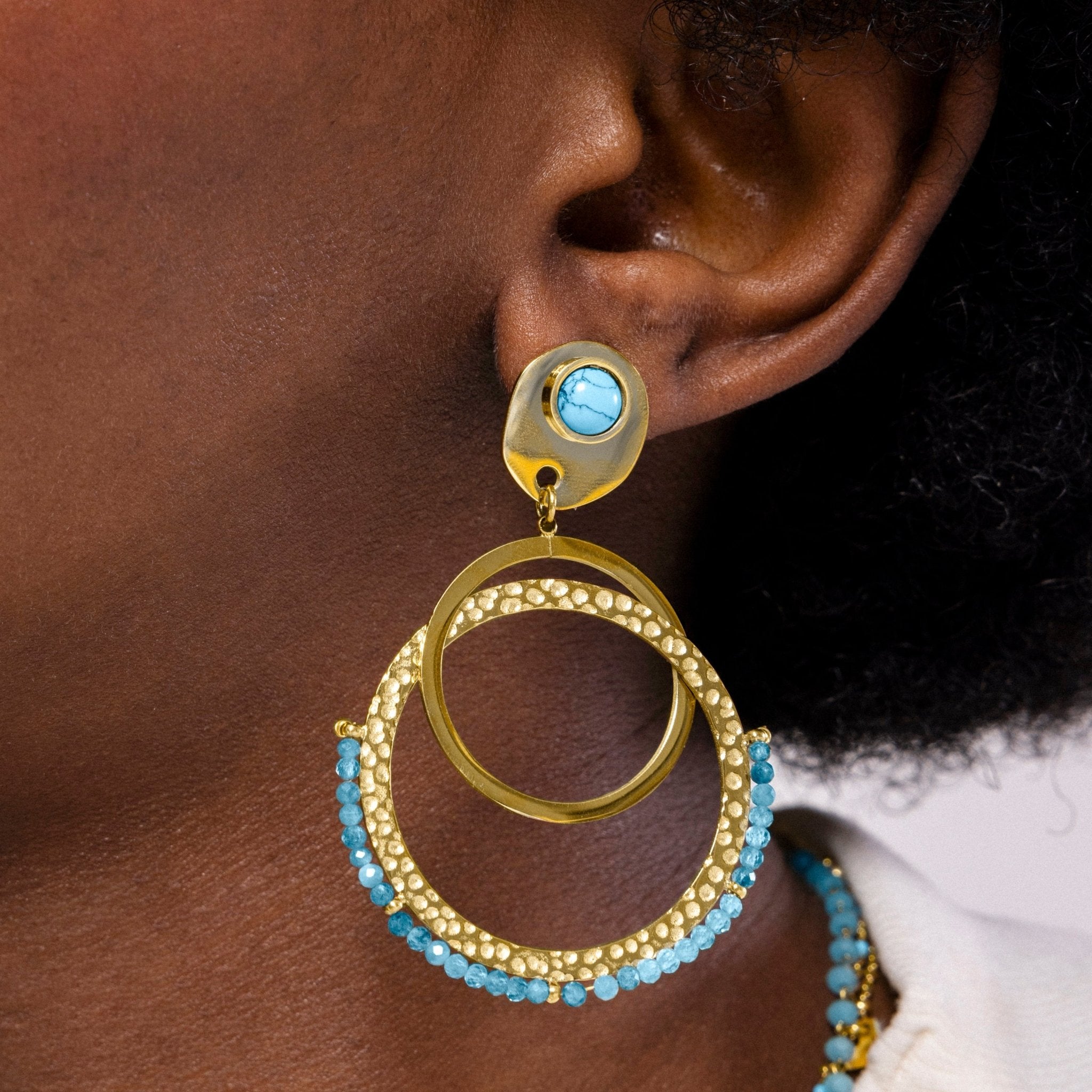 Pendientes acabados en oro amarillo 18k - LUX BY LUX