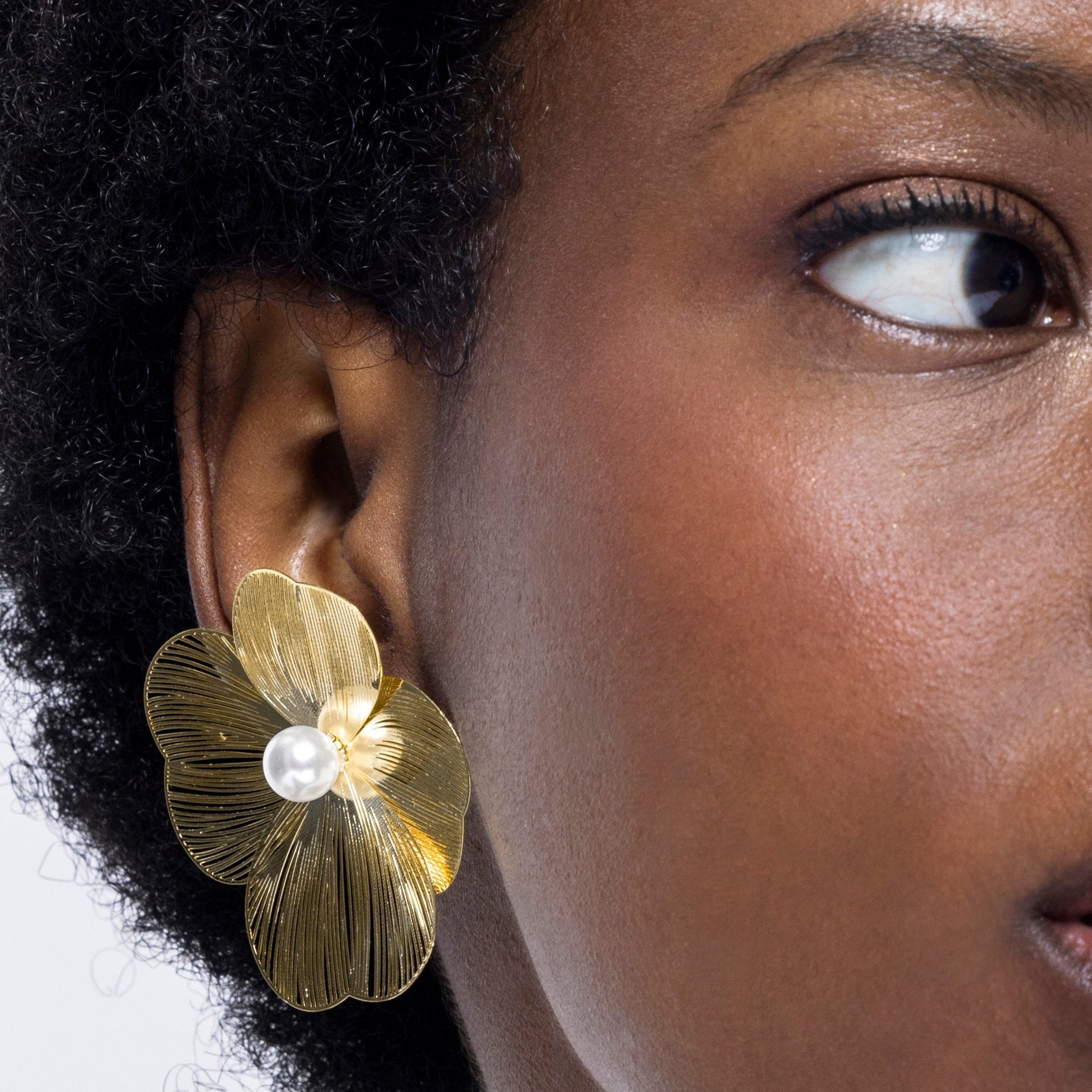 Pendientes acabados en oro amarillo 18k - LUX BY LUX