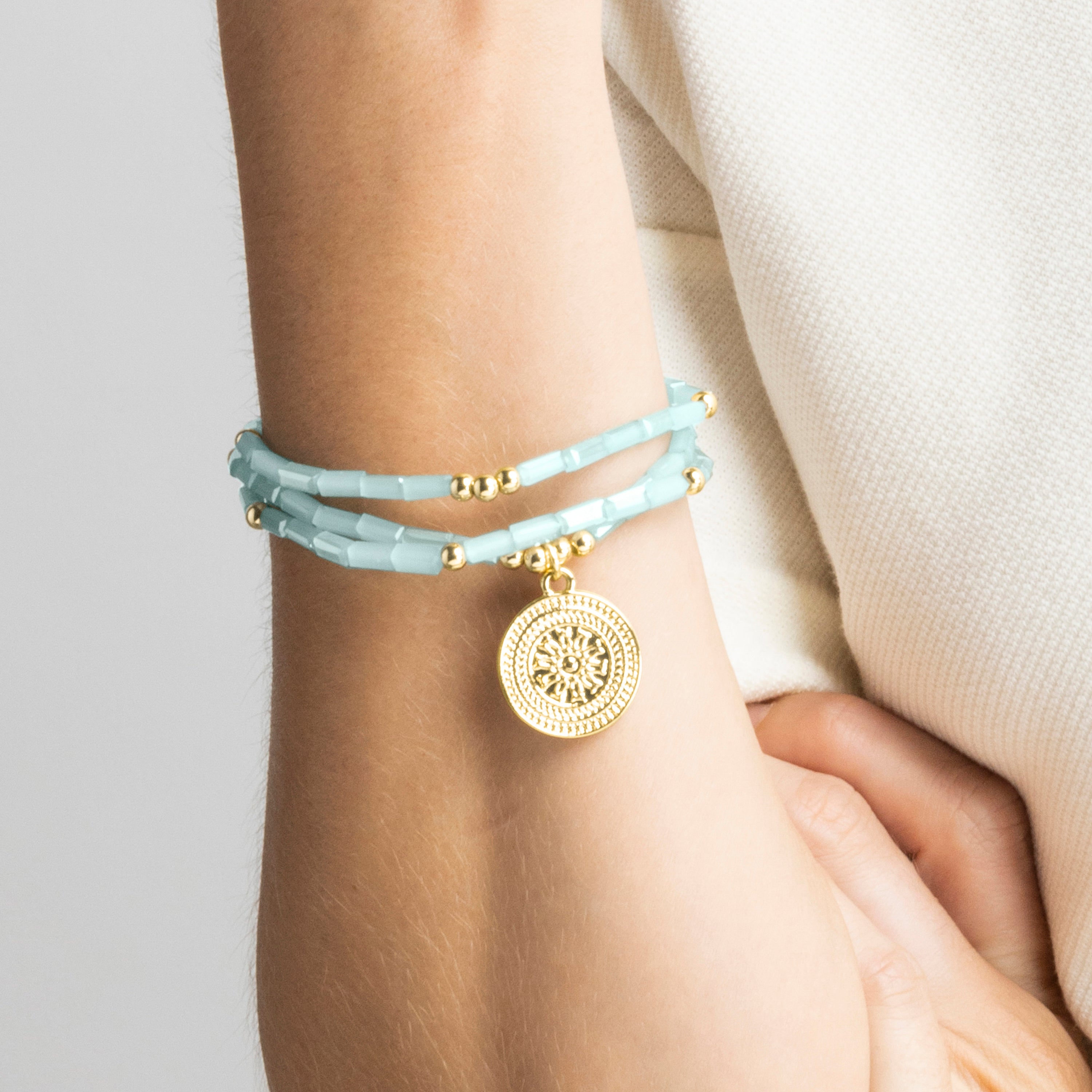 Bracelet avec Cristal Bleu finition or 18k - Thyu