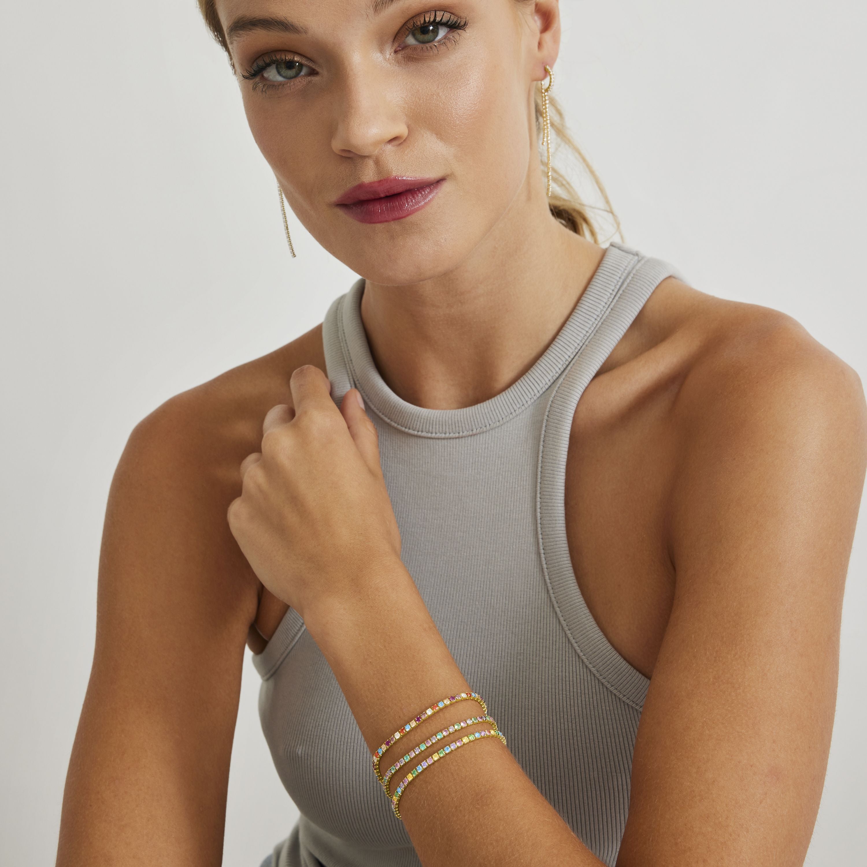 Pulsera de Aleación de Metal y Circonita Multicolor acabado en oro amarillo de 18k - Tahu