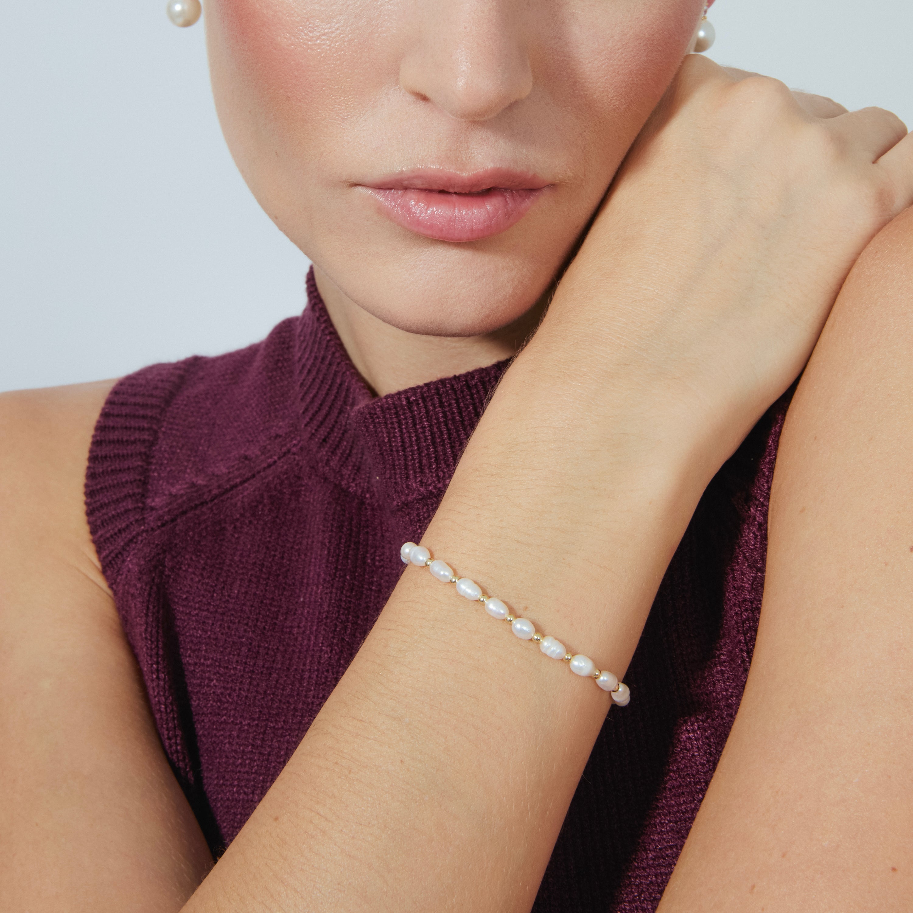 Pulsera de Aleación de Metal y Perla Blanca acabado en oro amarillo de 18k - Zul