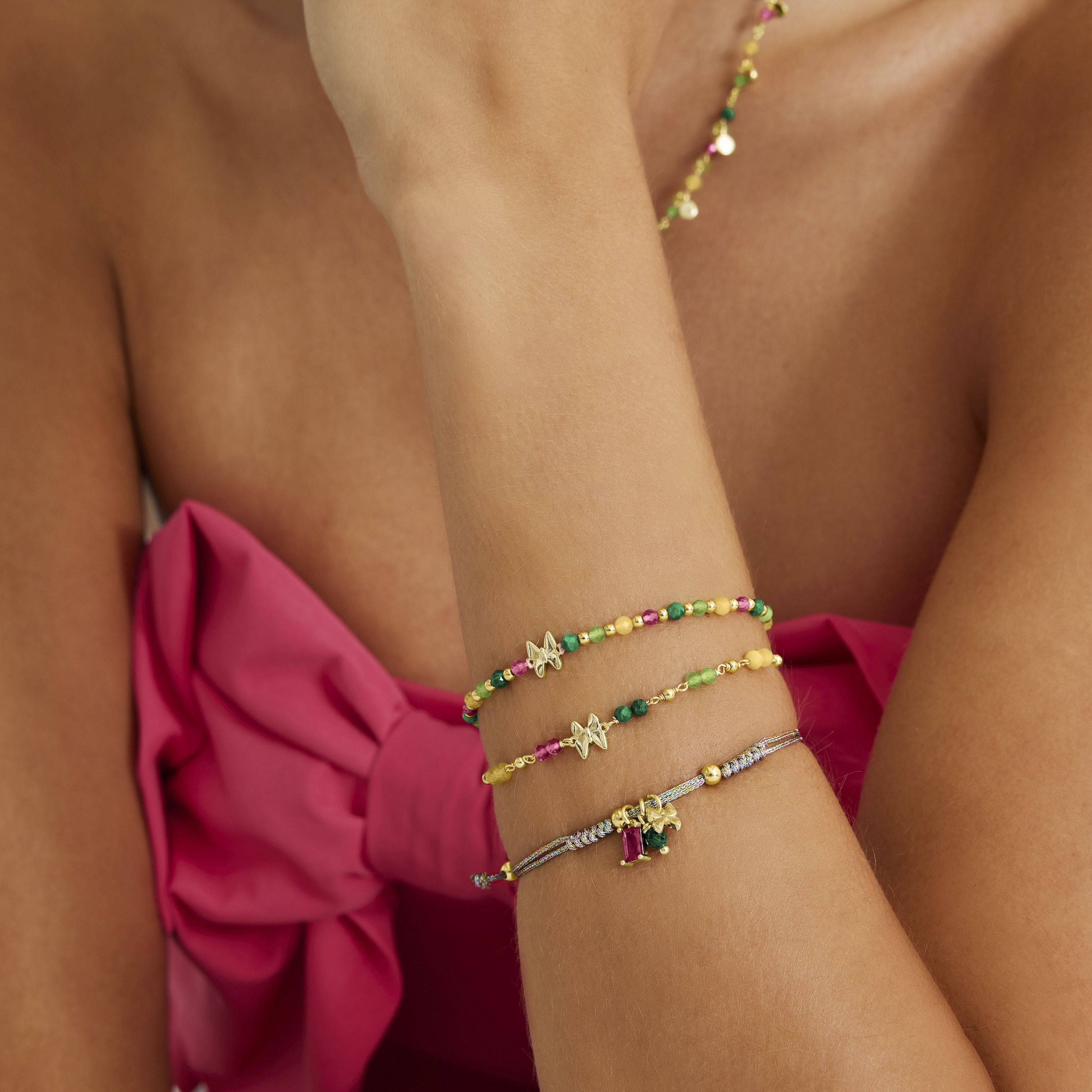 Pulsera de Aleación de Metal y Cristal Verde acabado en oro amarillo de 18k - Mariposa
