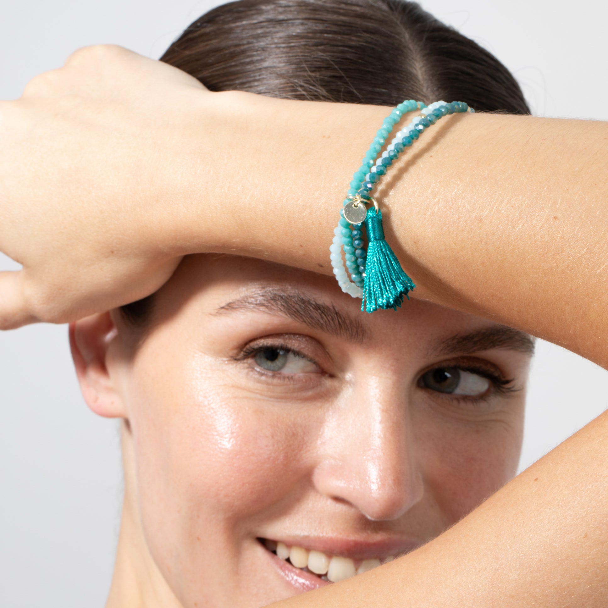 Pulsera de Aleación de Metal y Cristal Verde acabado en oro amarillo de 18k - Hamdora