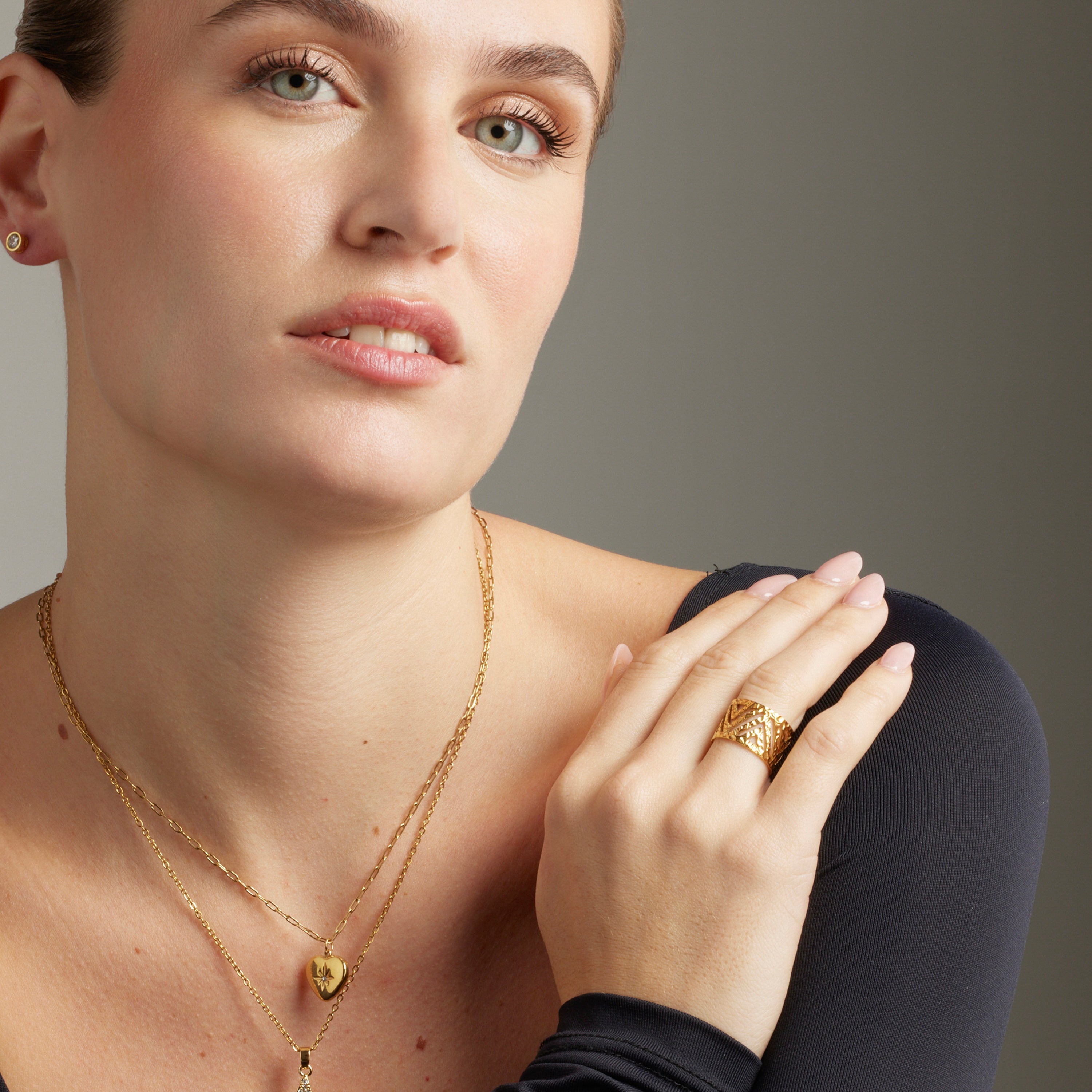 Anillo acabado en oro amarillo de 18K - Zorg