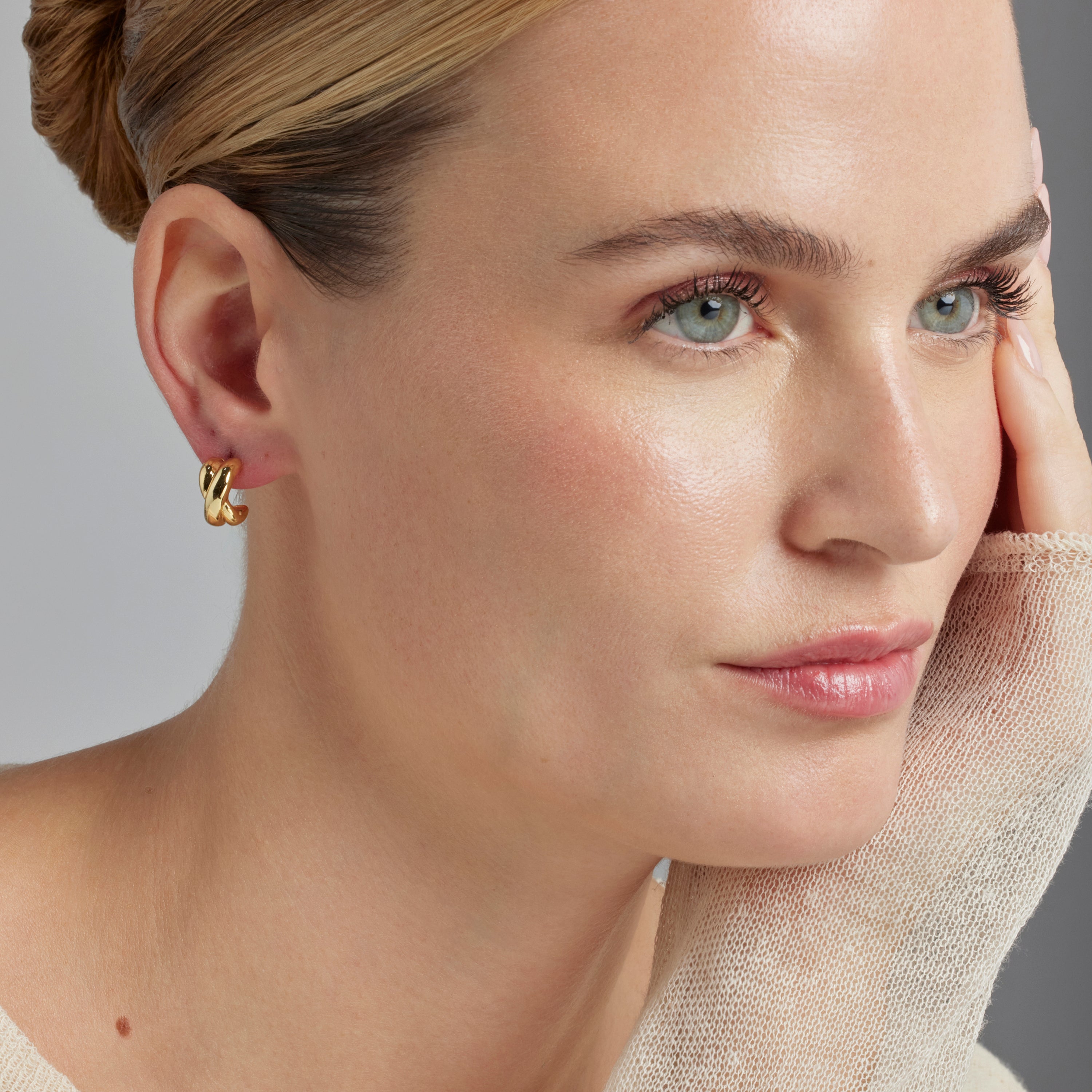 Pendientes acabados en oro amarillo de 18K - Kuvuca