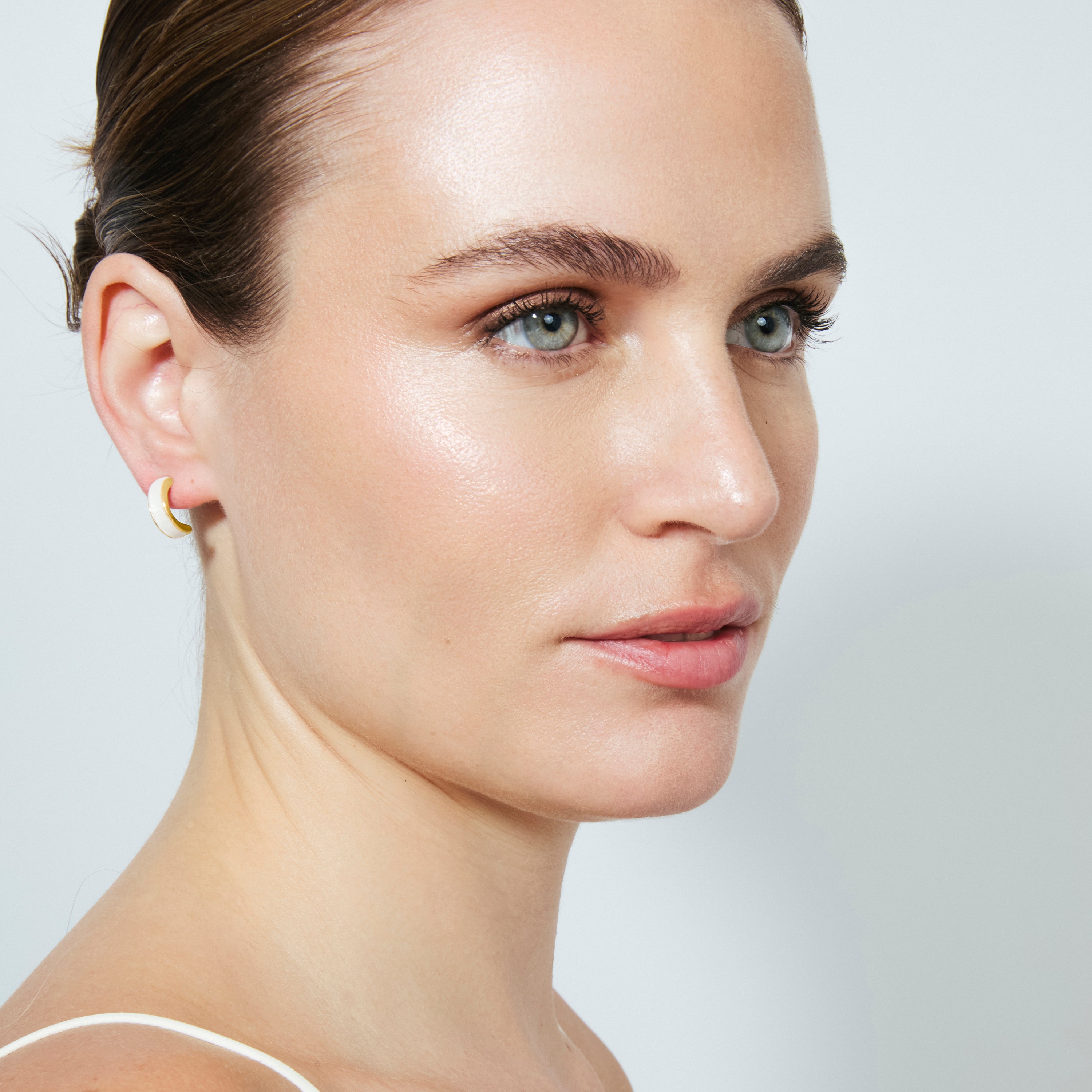 Pendientes de Madreperla Blanca acabado en oro amarillo de 18k - Lilu