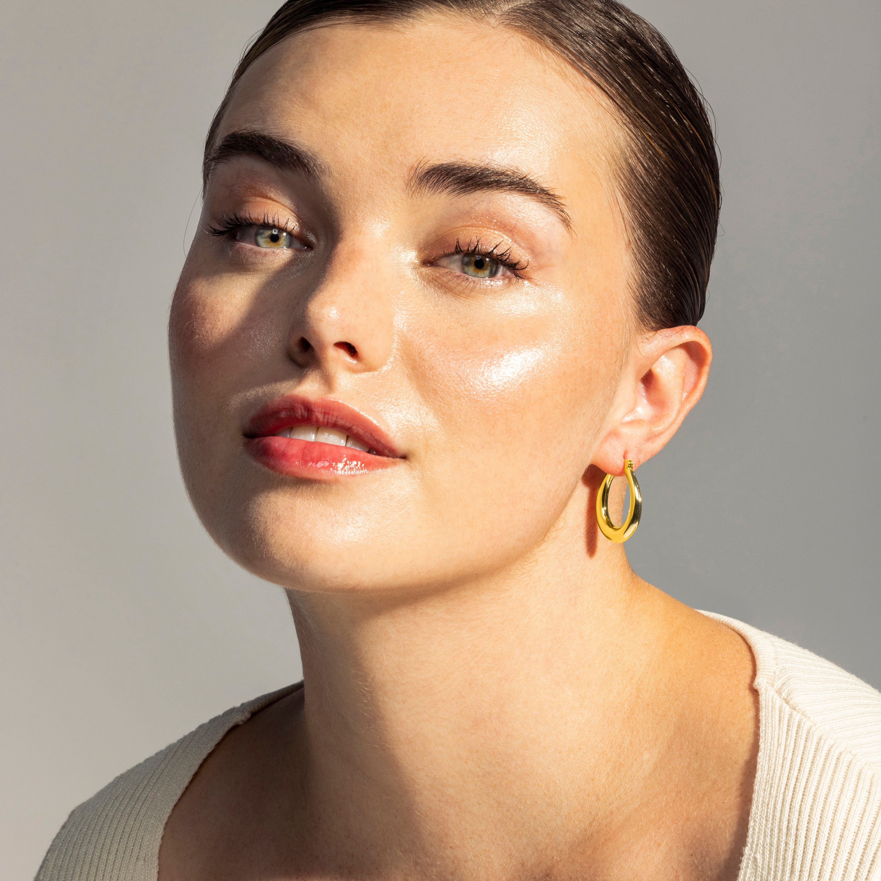 Pendientes de 27mm de diáemtro acabado oro amarillo de 18K - Oumy