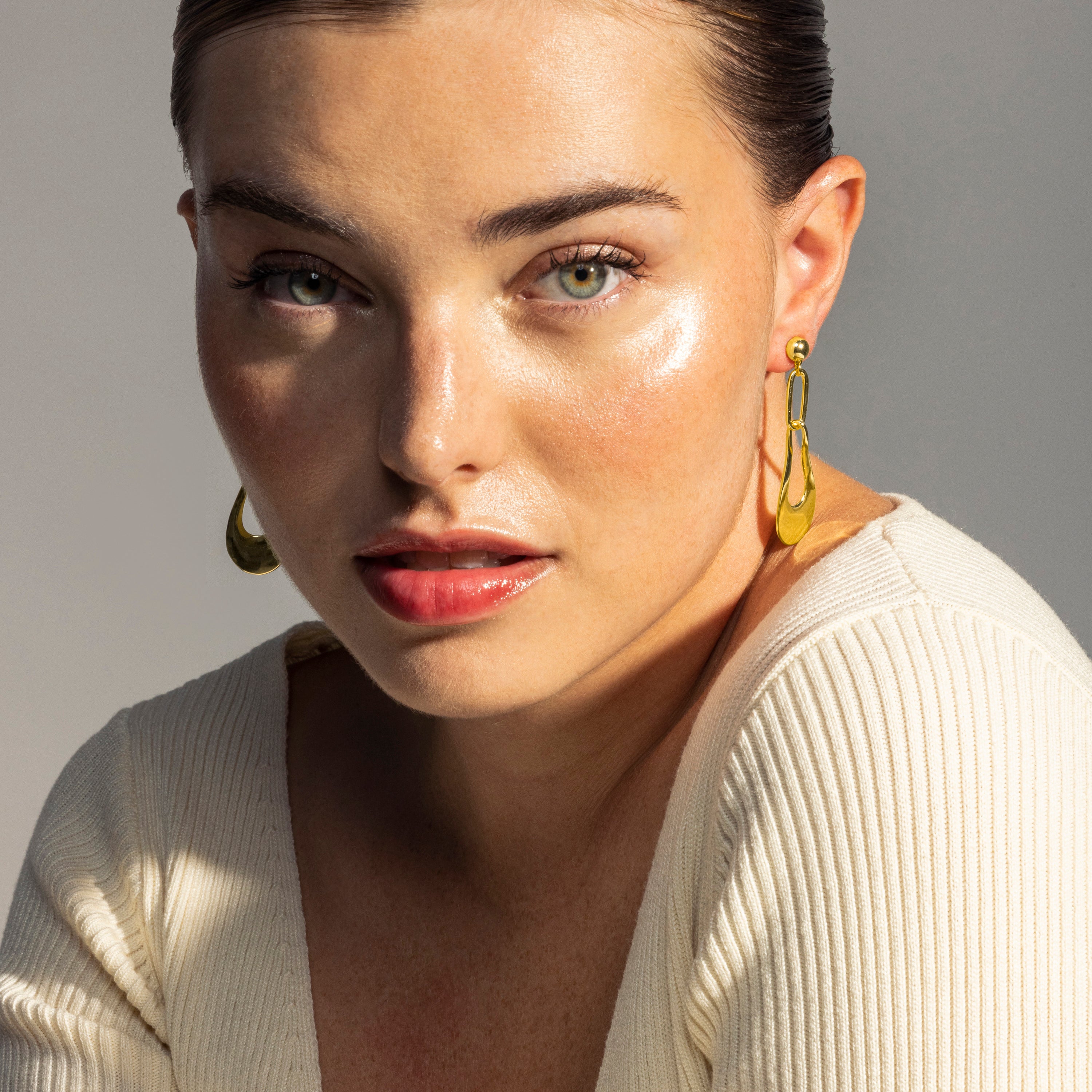 Pendientes acabados en oro amarillo de 18K - Nkara
