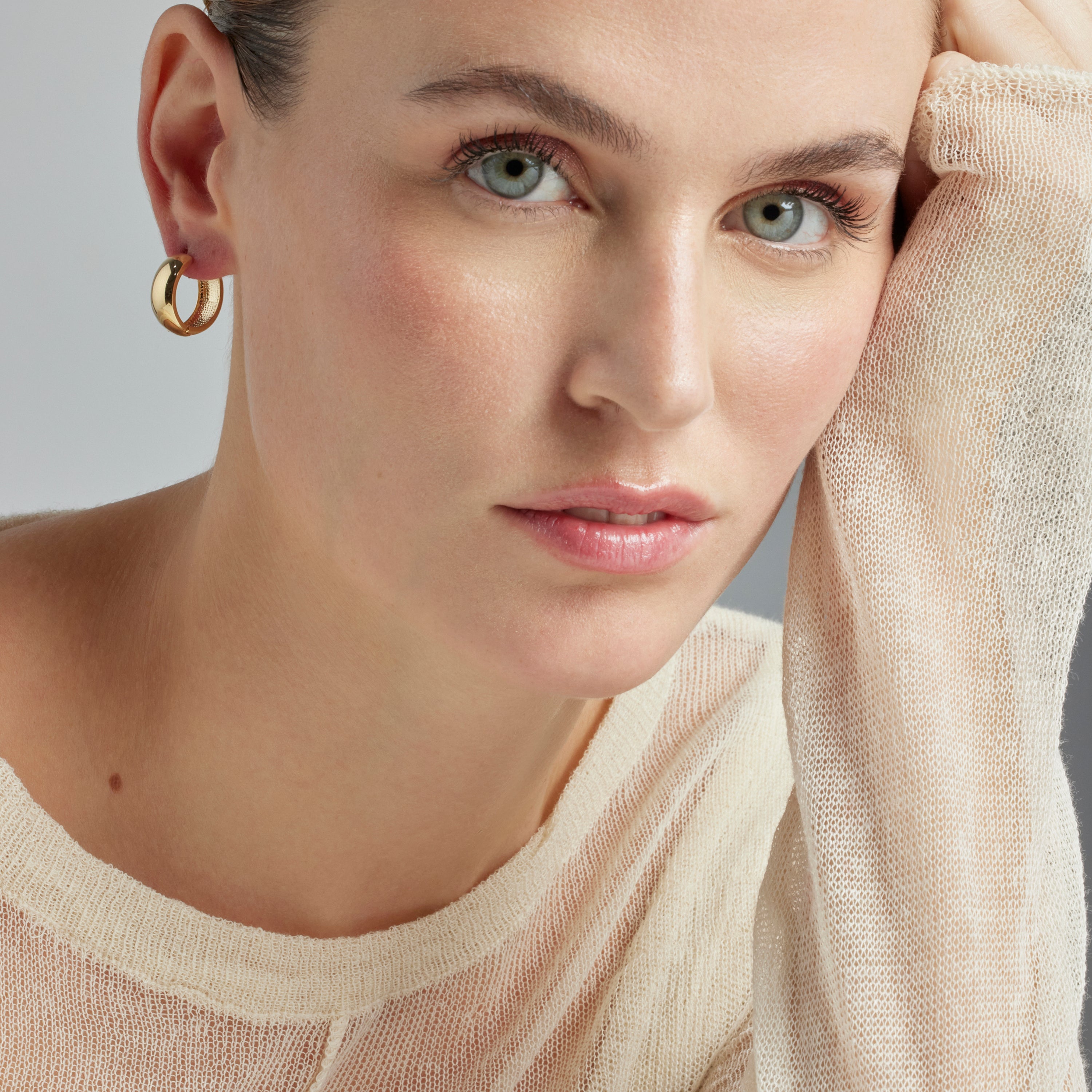 Pendientes de 18mm de diámetro acabado oro amarillo de 18k - Apruk