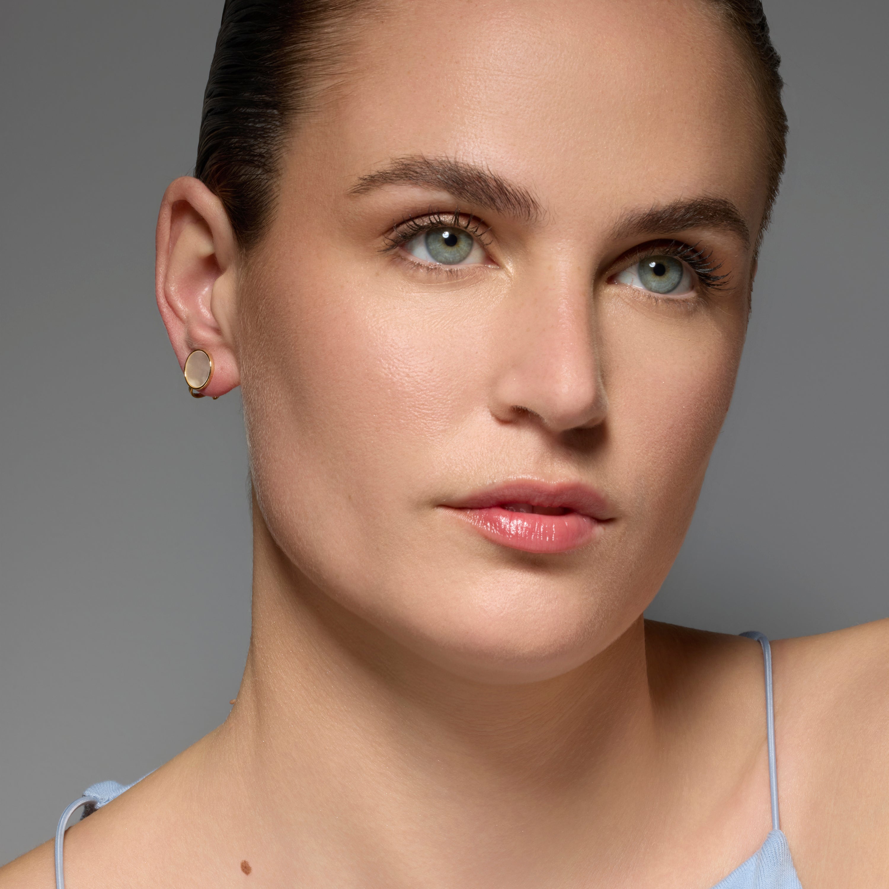 Boucles d&amp;#39;oreilles finition or jaune 18k et Nacre blanche - Akil