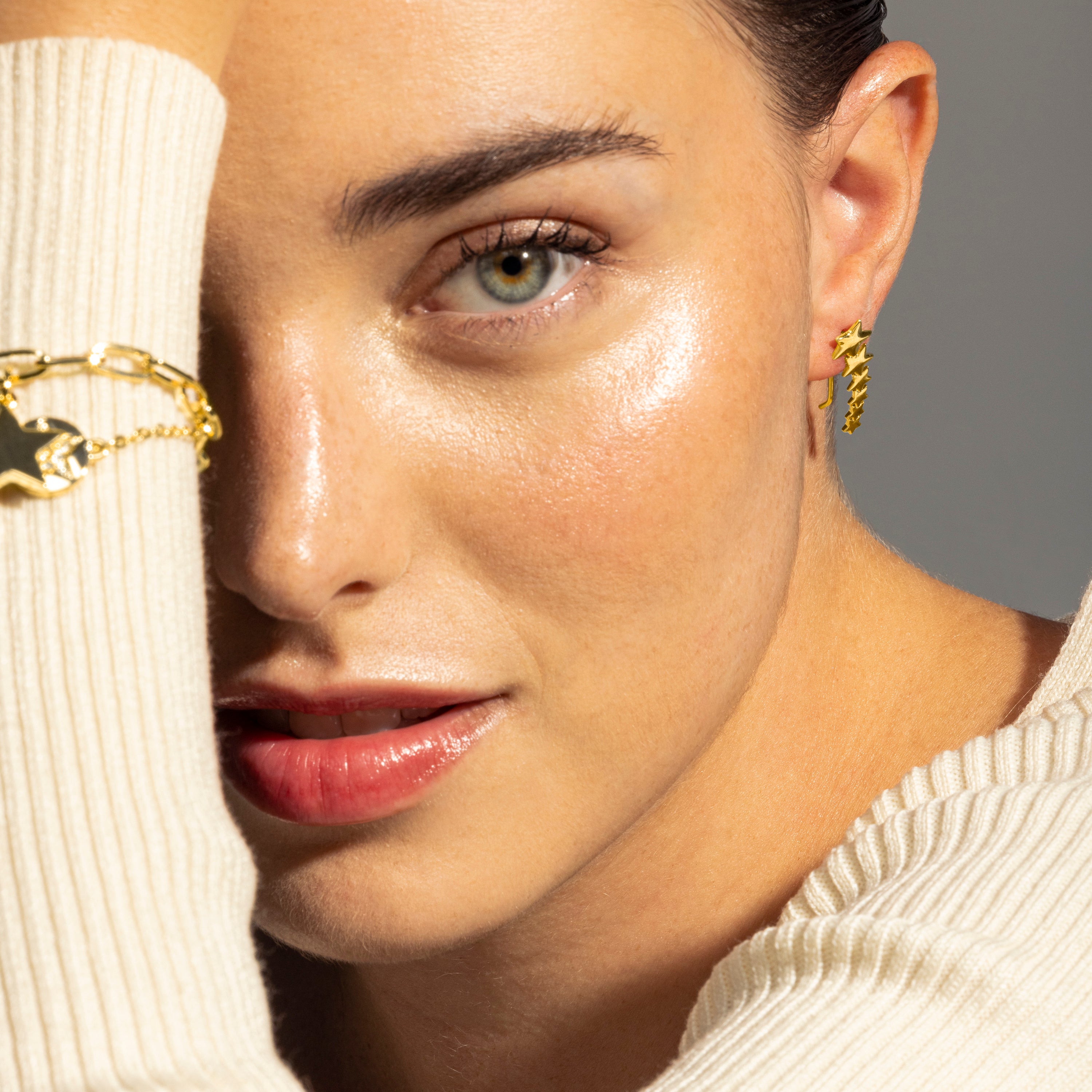 Pendientes acabados en oro amarillo de 18K - Gatra