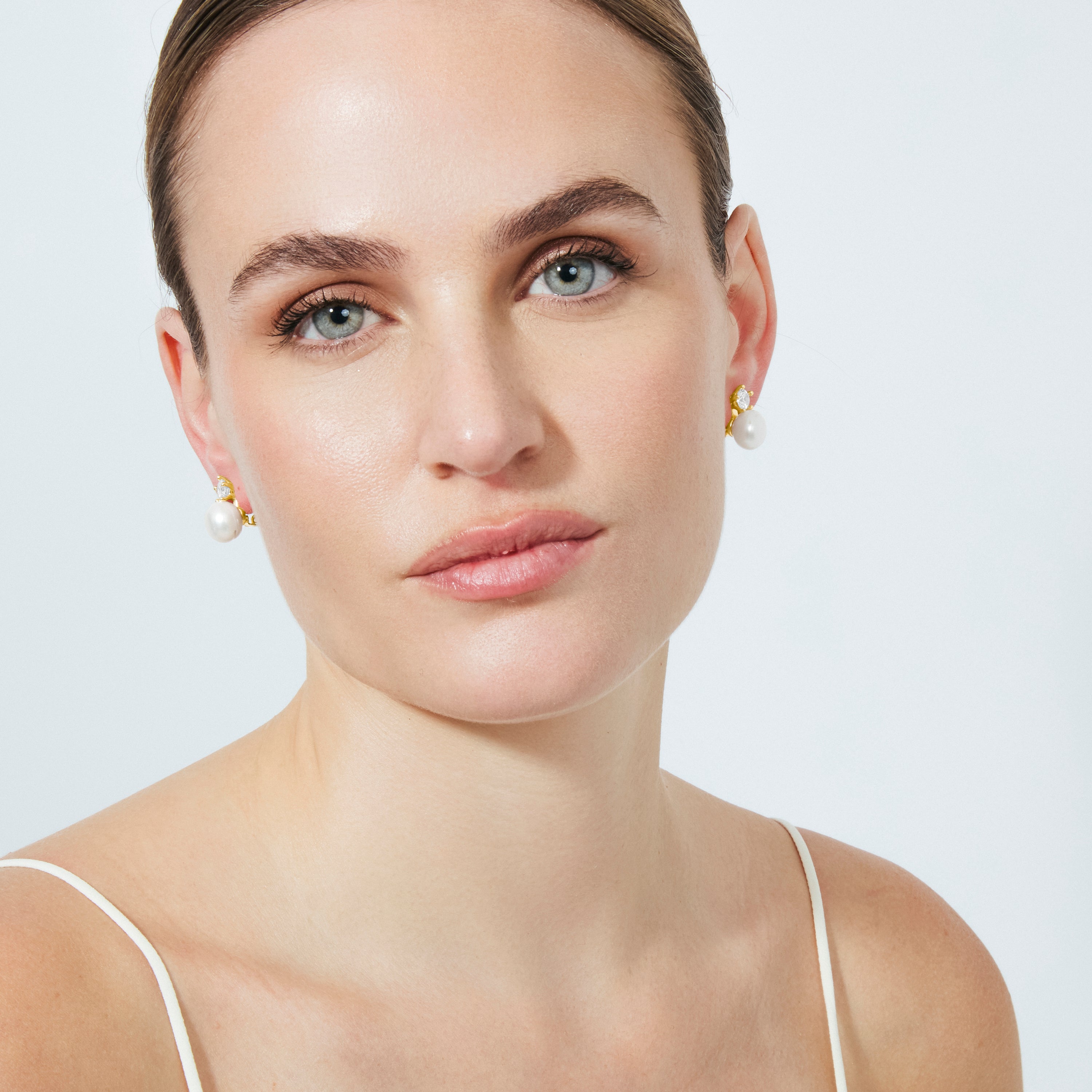 Pendientes de Perla Blanca acabado en oro amarillo de 18k - Jae
