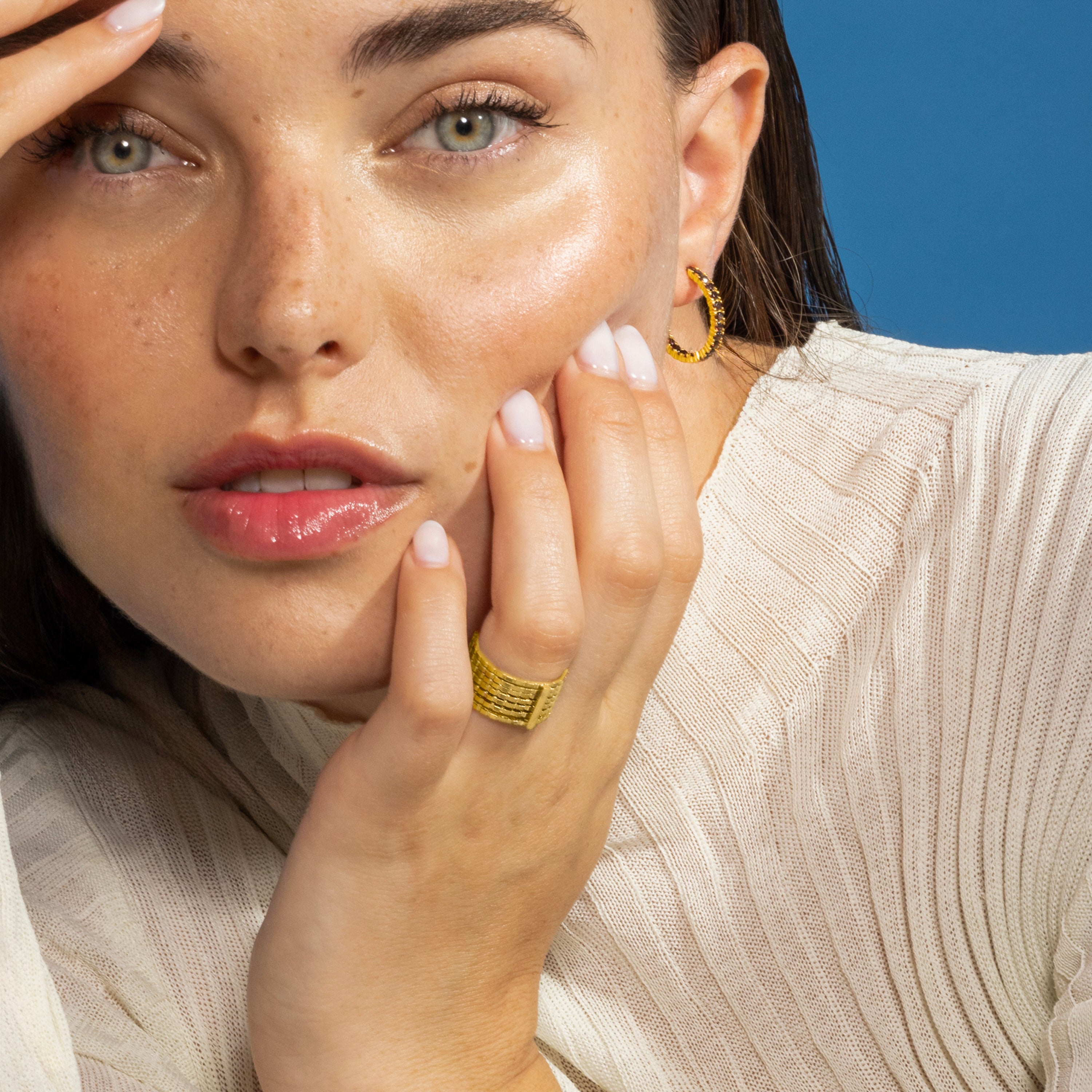 Anillo acabado en oro amarillo de 18K - Sayri