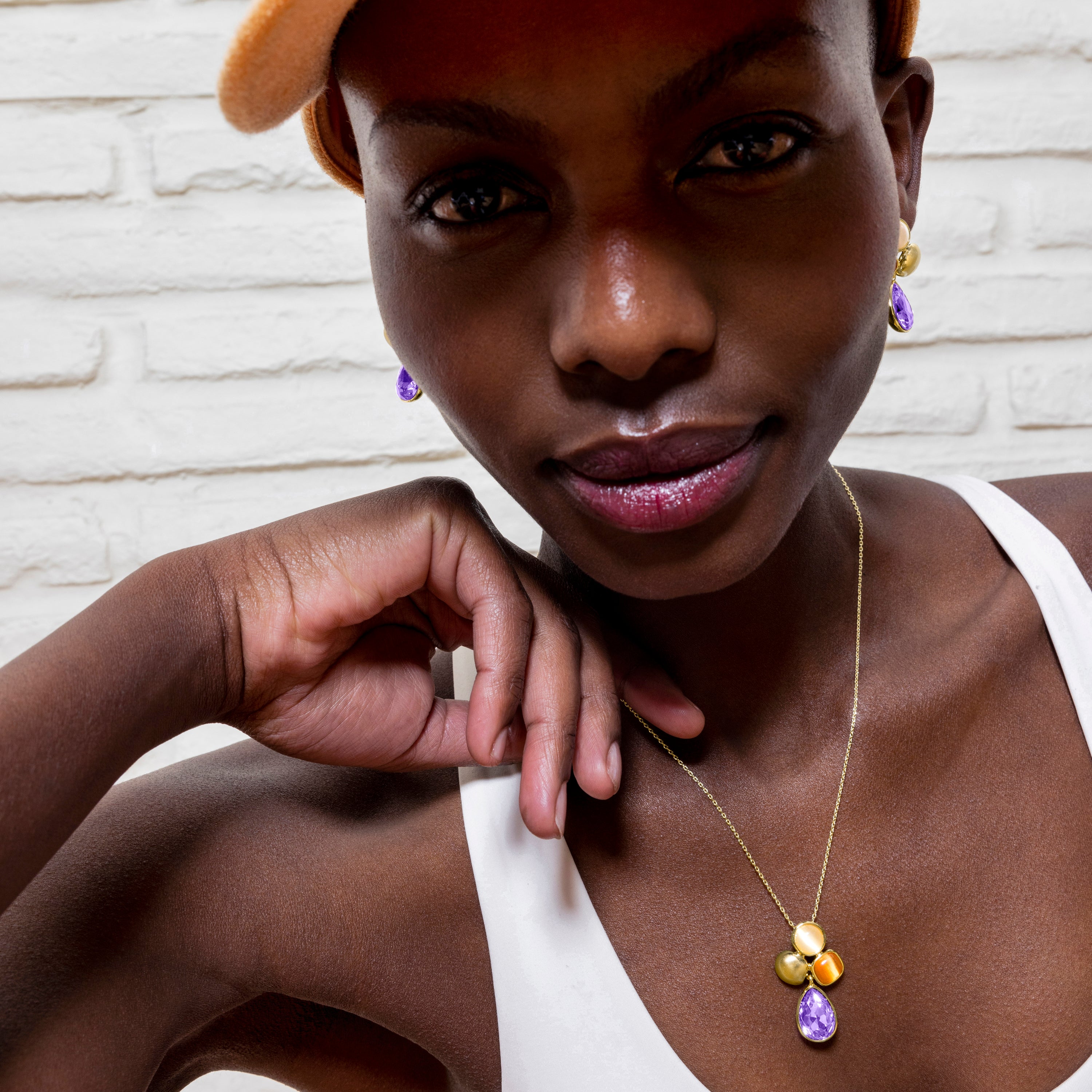 Collar de Cristal Morado acabado en oro amarillo de 18k - Vargae