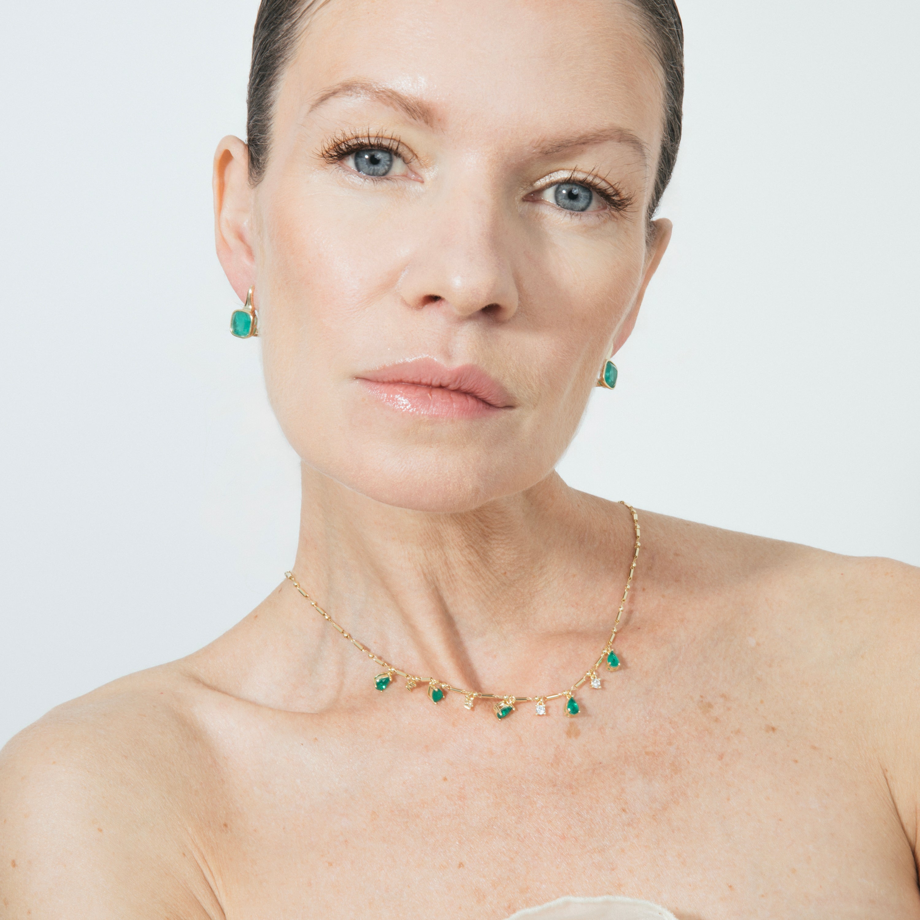 Collar de Aleación de Metal y Cuarzo Hidrotermal Verde Paraiba acabado en oro amarillo de 18k - Lakrom
