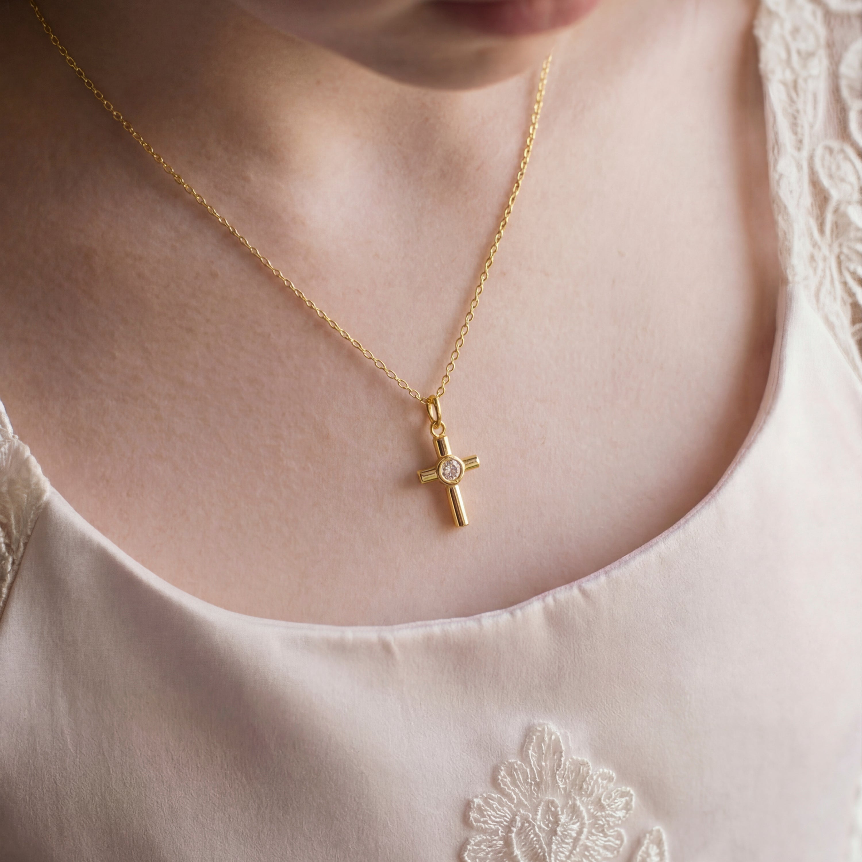 Collar de Circonita Brillante acabado en oro amarillo de 18k - Lanka