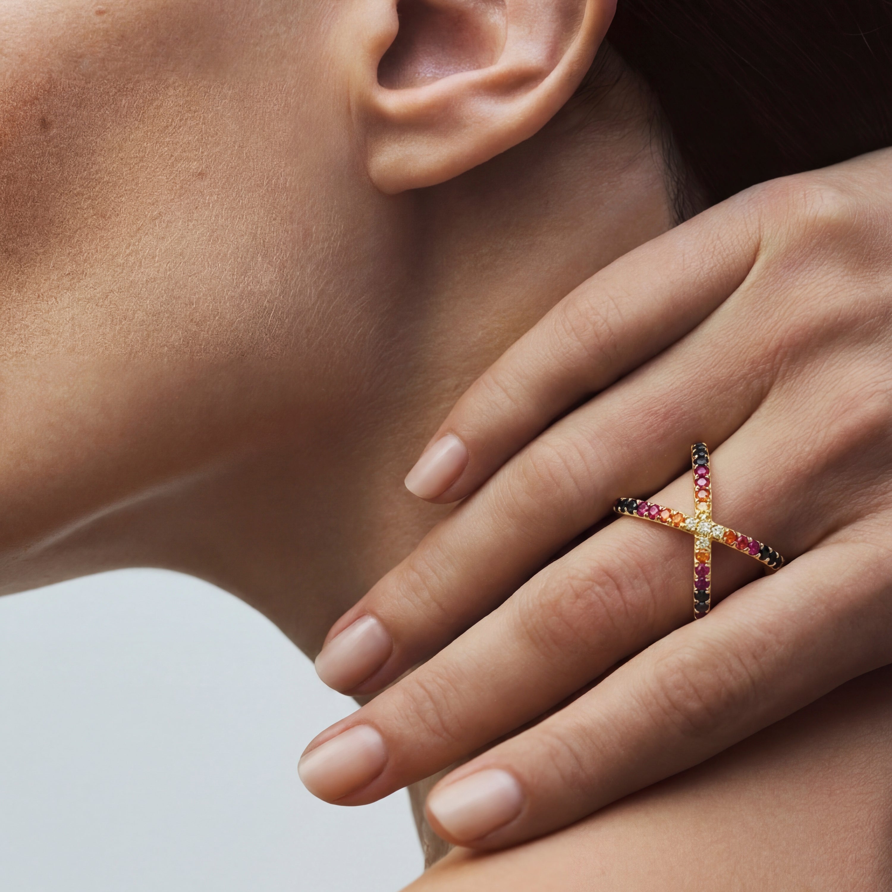 Anillo de Circonita Multicolor acabado en oro amarillo de 18k - Zadra
