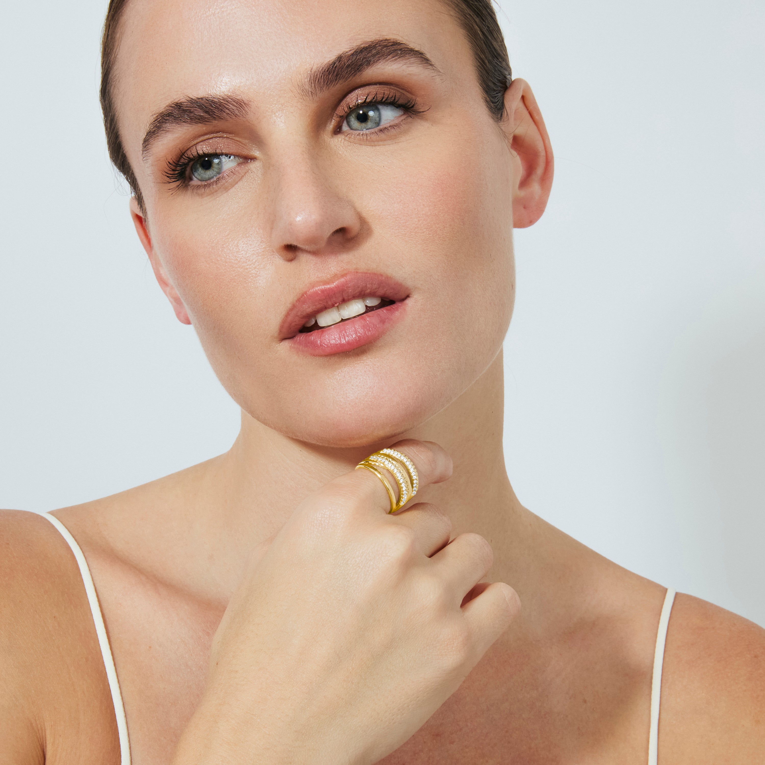 Anillo de Circonita Brillante acabado en oro amarillo de 18k - Raves
