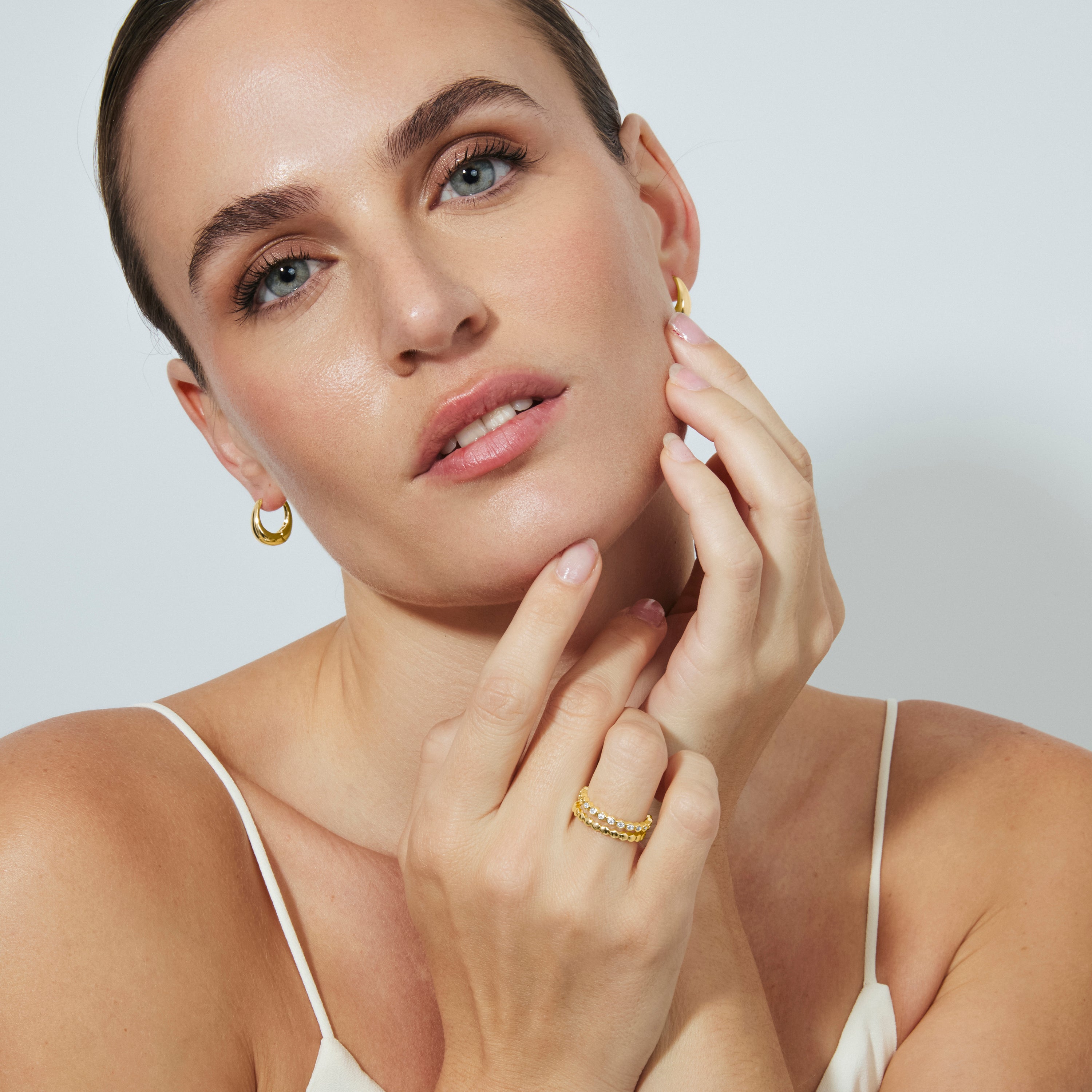 Anillo de Circonita Brillante acabado en oro amarillo de 18k - Anami