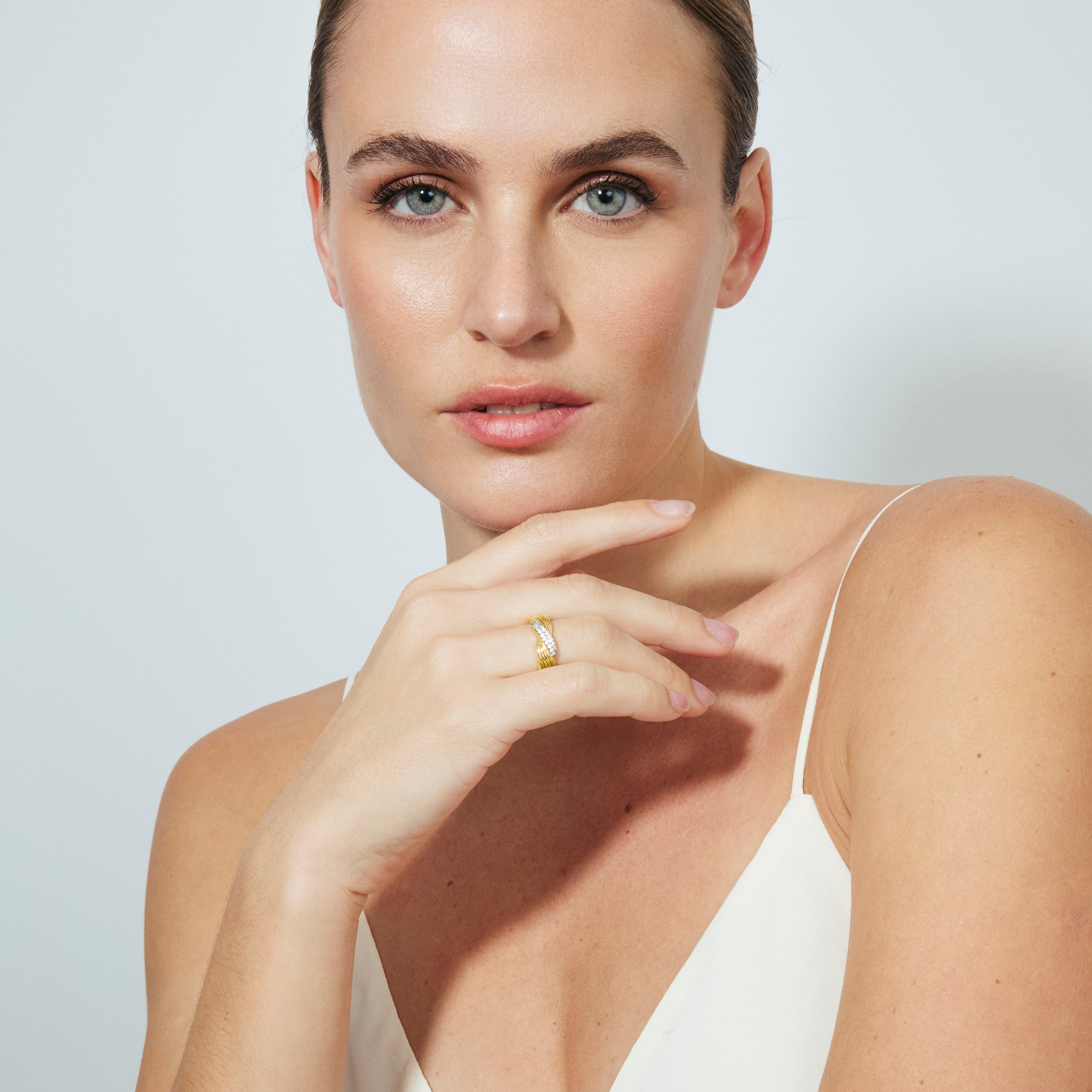 Anillo de Circonita Brillante acabado en oro amarillo de 18k - Riesim