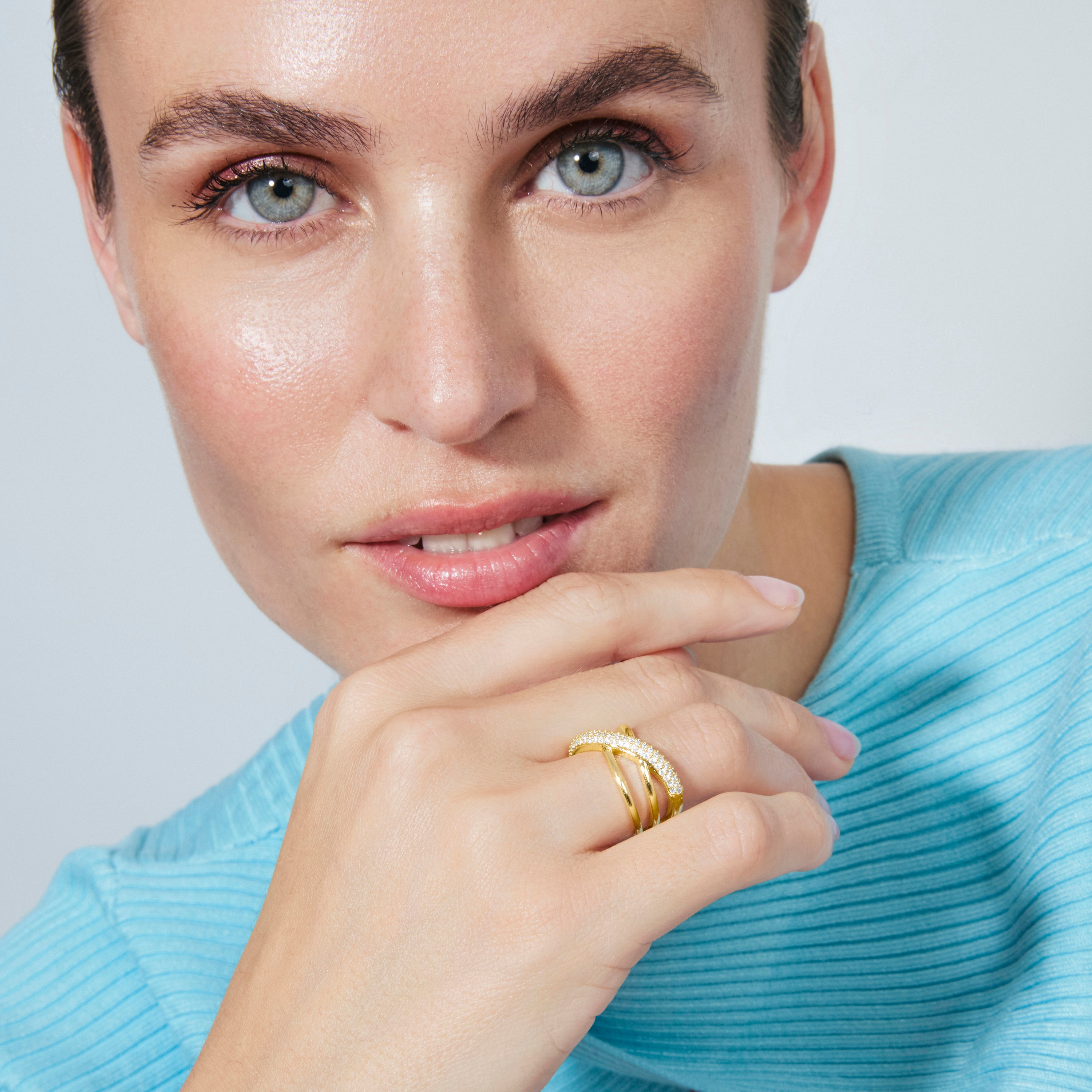 Anillo de Circonita Brillante acabado en oro amarillo de 18k - Meele