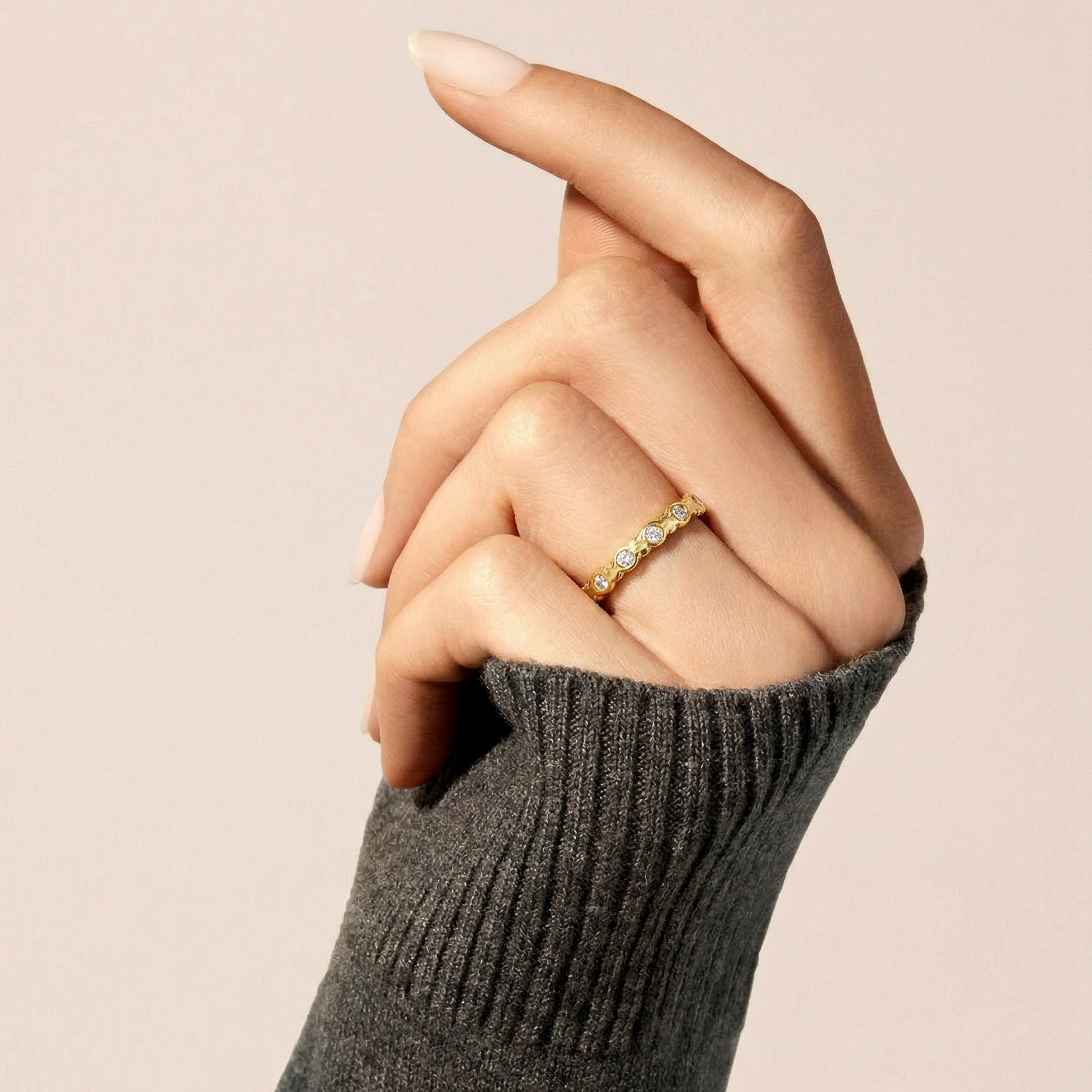 Anillo de Circonita brillante acabado en oro amarillo de 18k - Navi