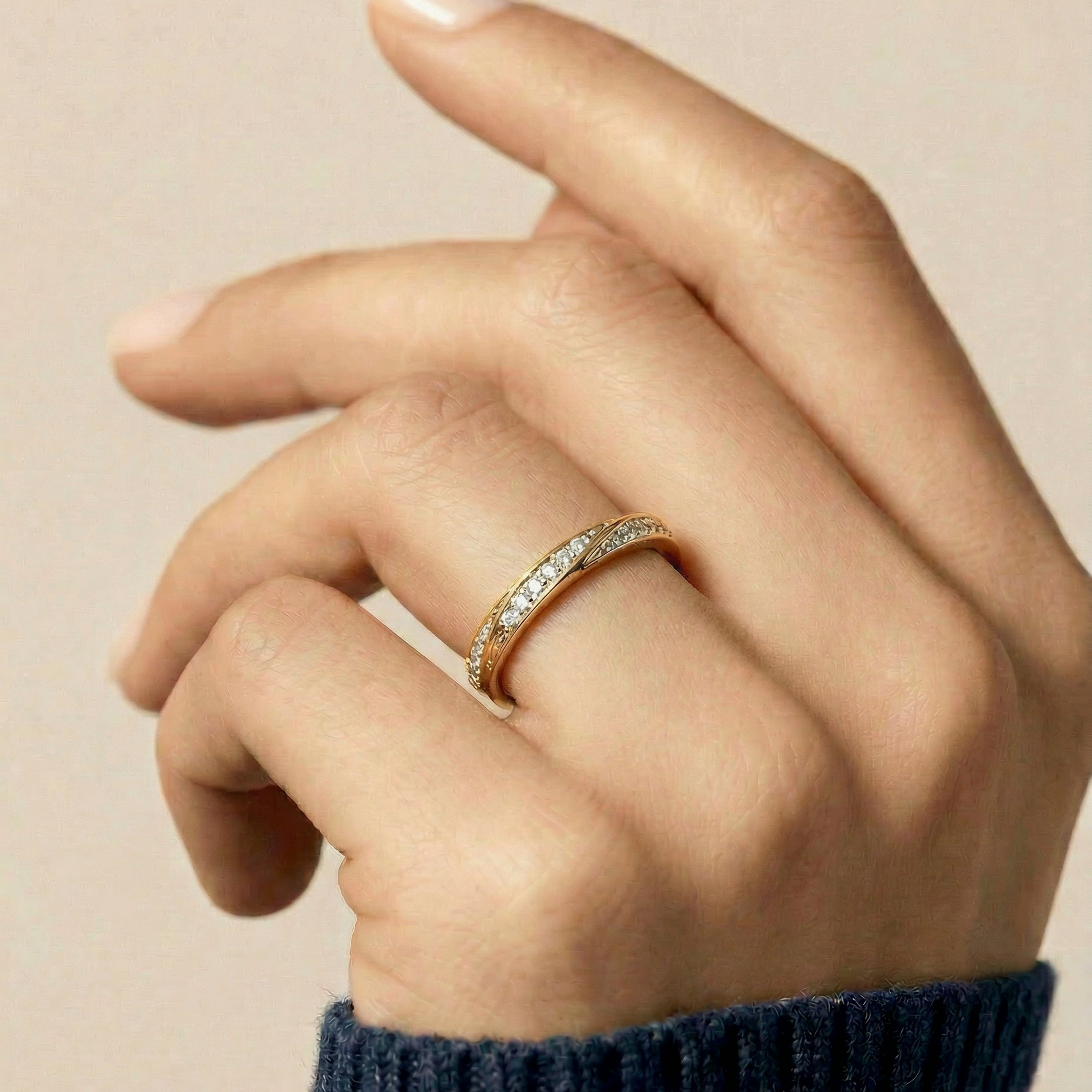 Anillo de Madreperla Blanca acabado en oro amarillo de 18k - Frebal
