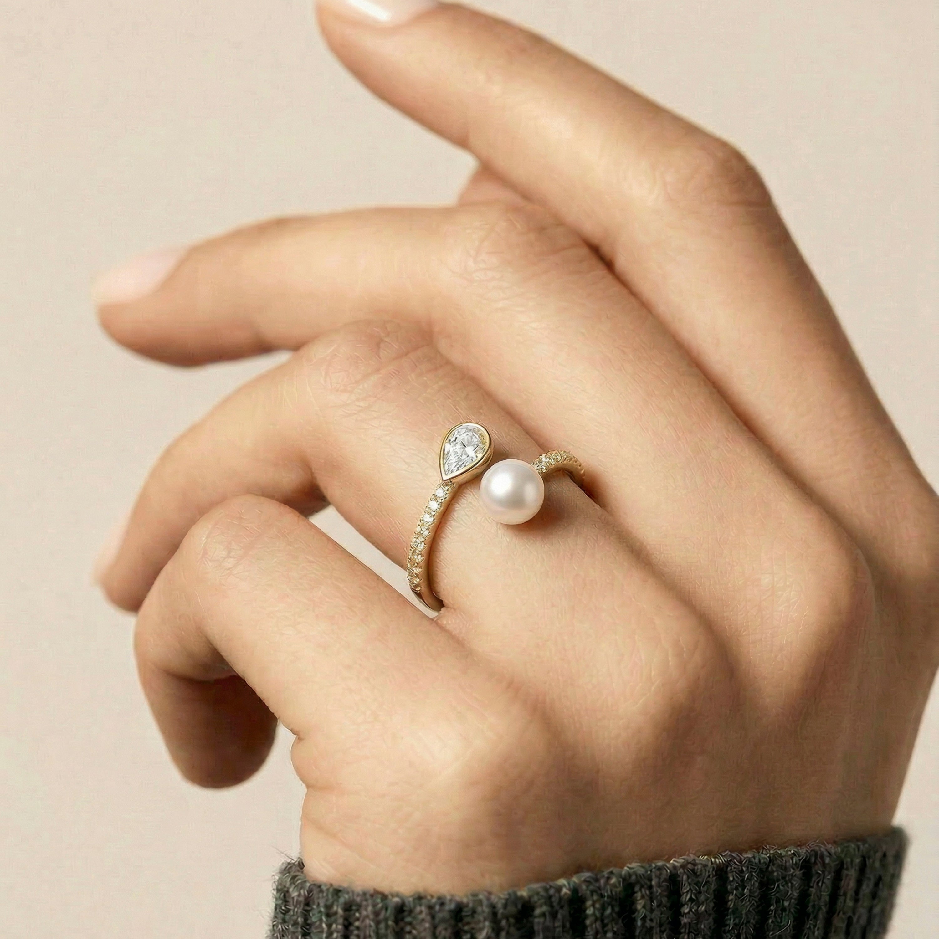 Anillo de Perla Blanca acabado en oro amarillo de 18k - Tian