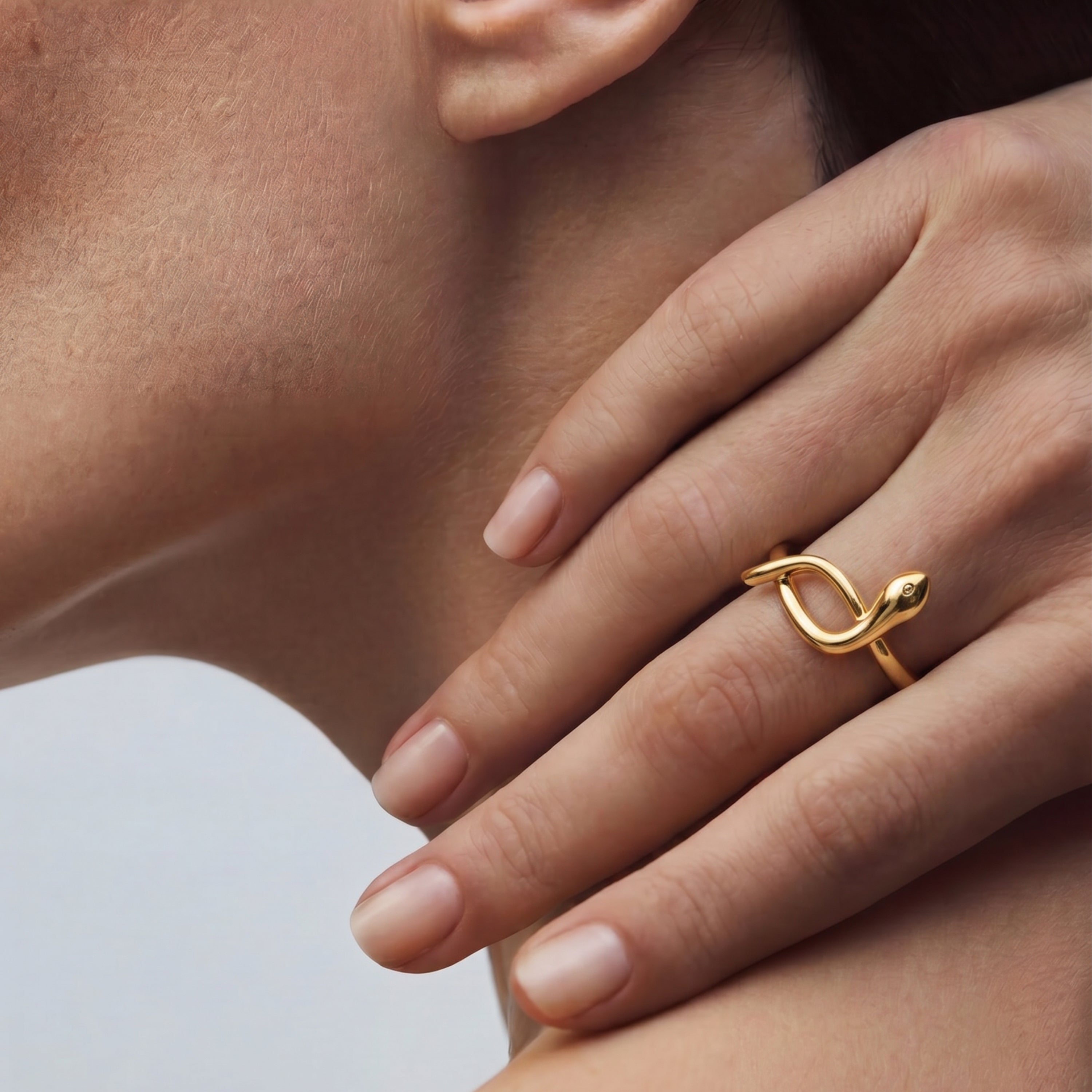 Anillo acabado en oro amarillo de 18k - Serphentia