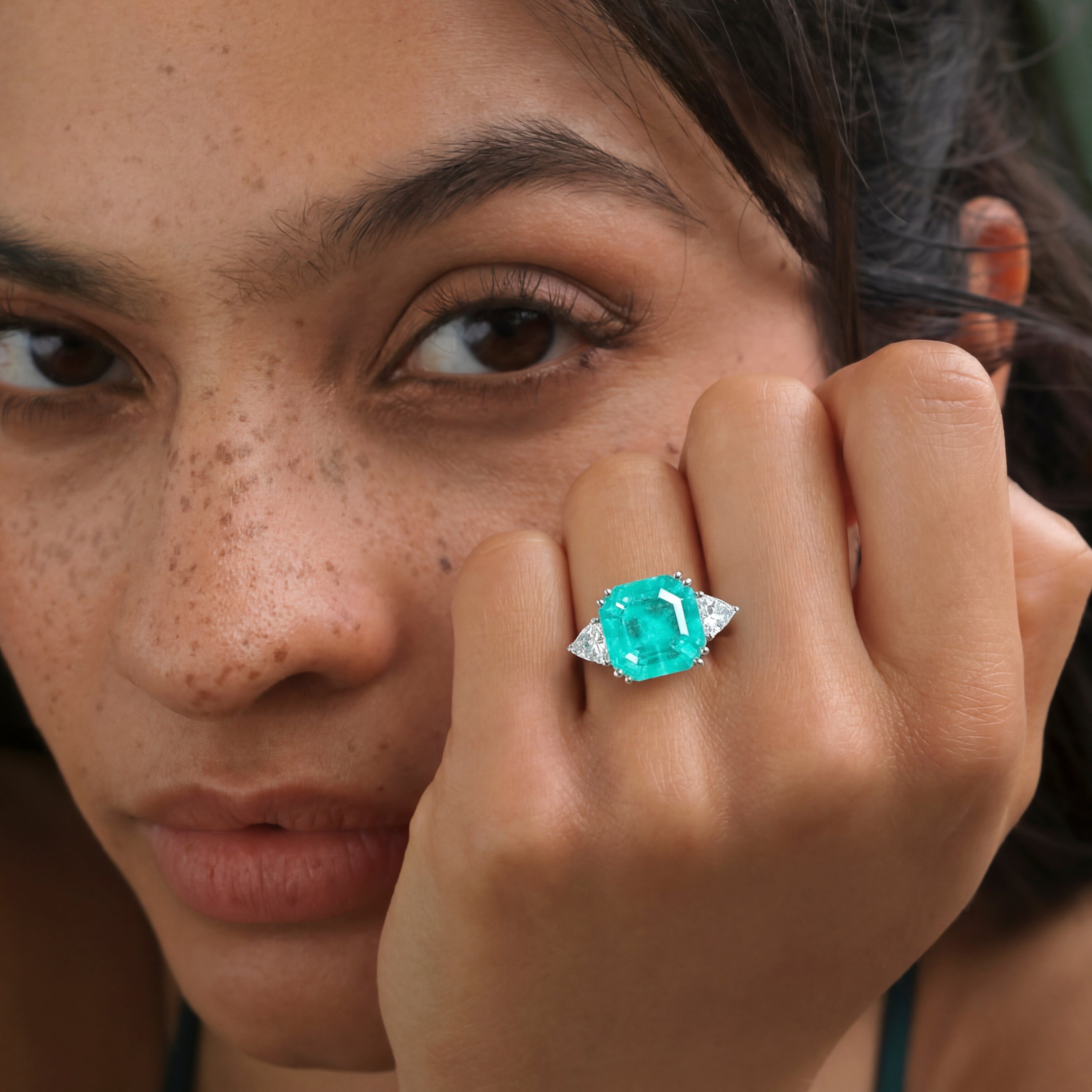 Anillo de Cuarzo Hidrotermal Verde Paraiba Acabado En Plata - Afrons
