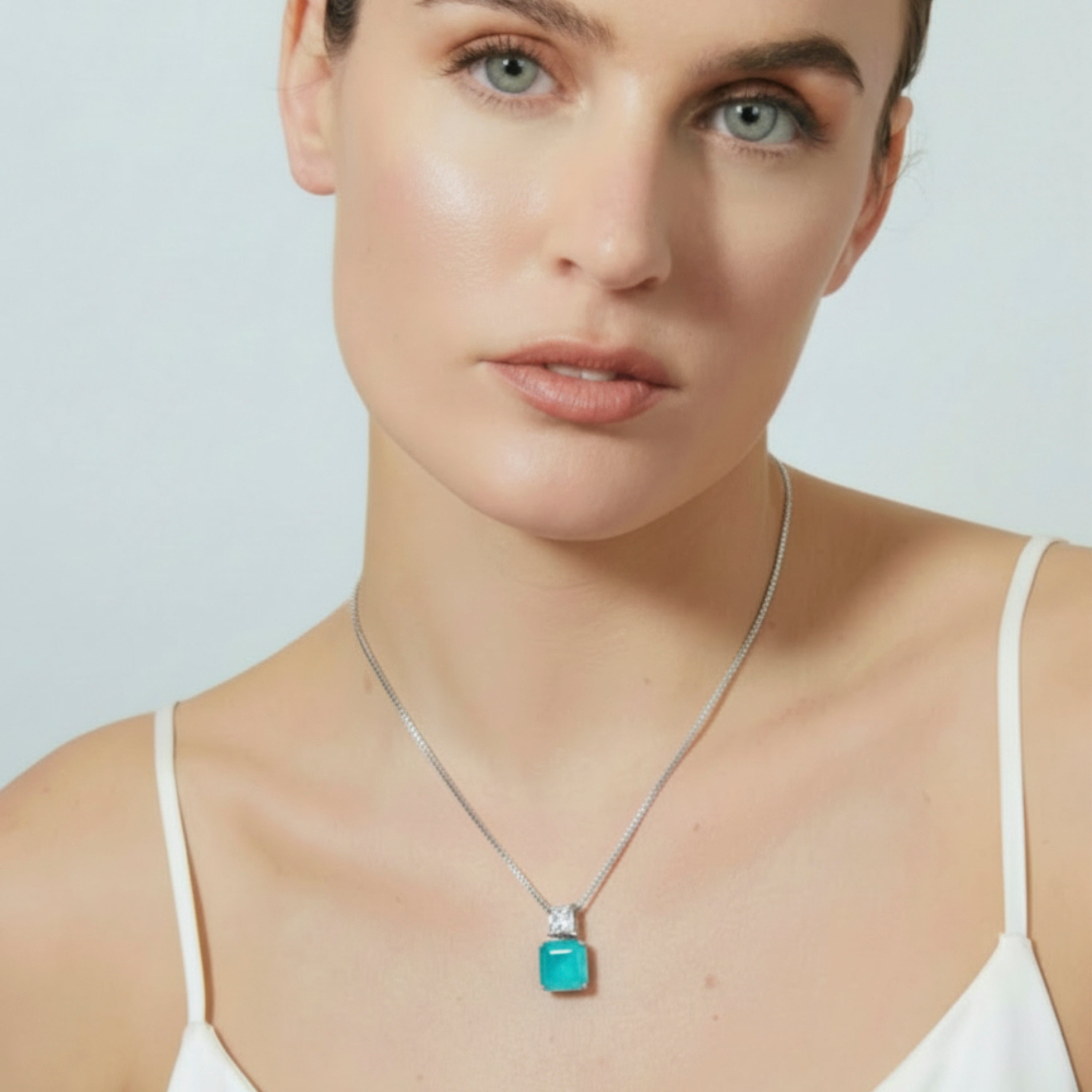 Collar de Cuarzo Hidrotermal Verde Paraiba Acabado En Plata - Bodet