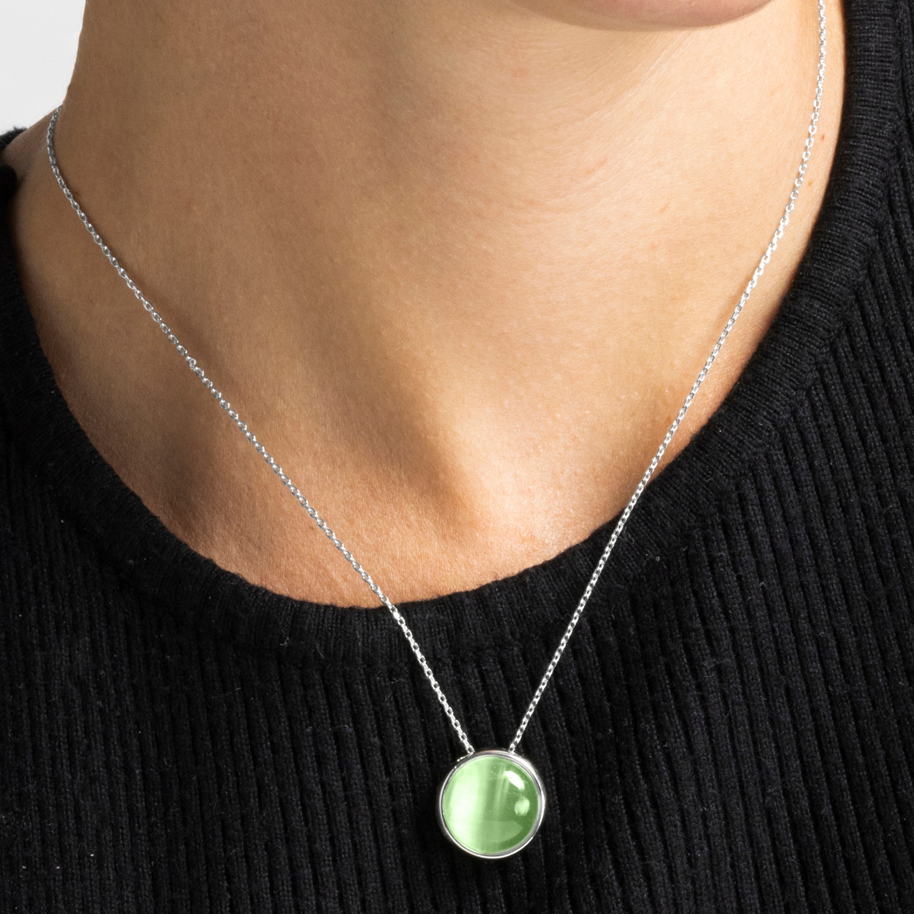 Collier avec Oeil de Chat Vert finition argent - Itna